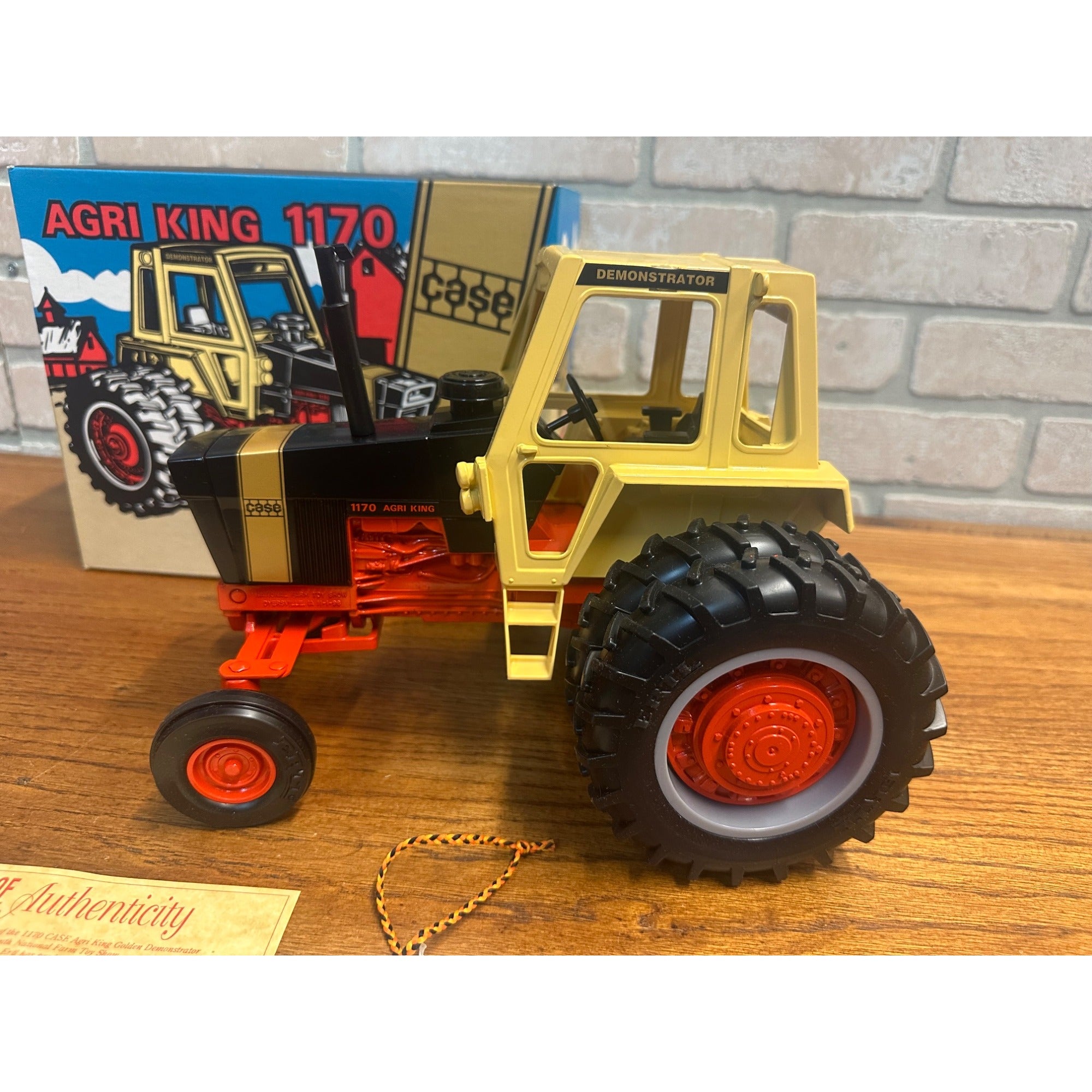 1/16 Case Agri King 1170 Demonstrator Tractor, Toy Farmer Show Edition
