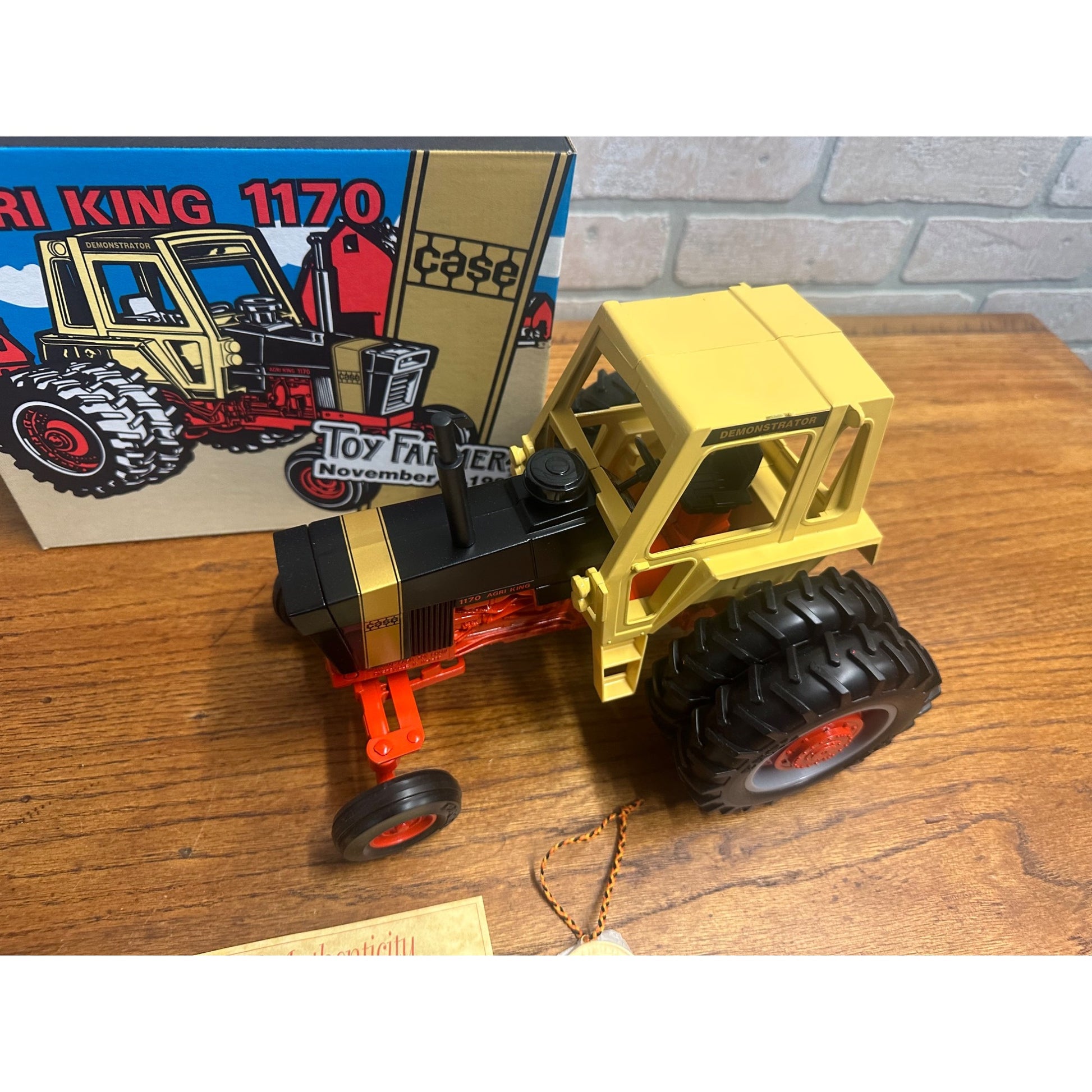 1/16 Case Agri King 1170 Demonstrator Tractor, Toy Farmer Show Edition