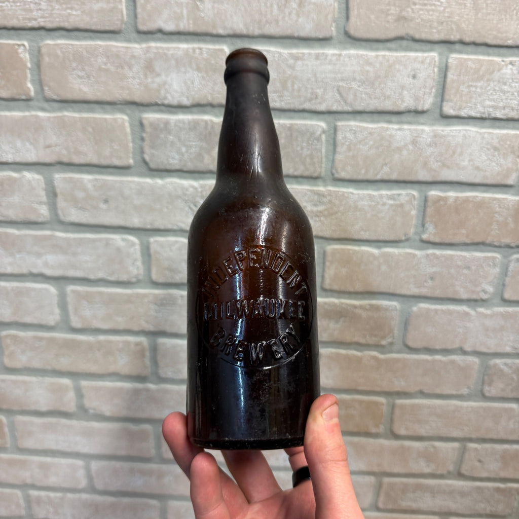 Independent Milwaukee Brewery Embossed Wisconsin Beer Bottle Amber WF&S