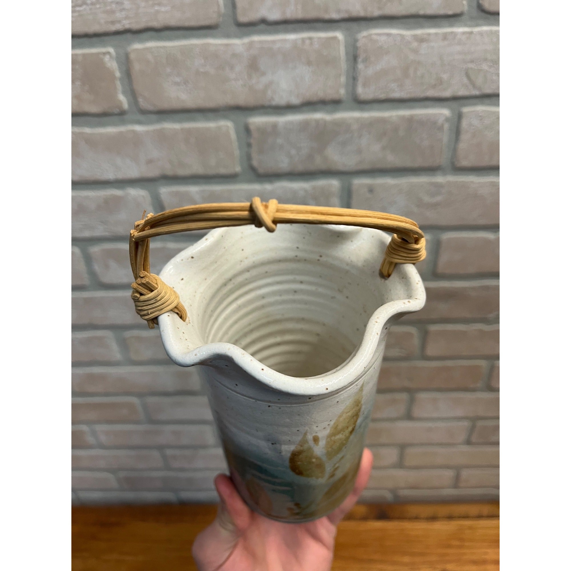 Vintage Jeff Chang Pottery Hawaii Signed scalloped Straw Handle Pattern Art Vase