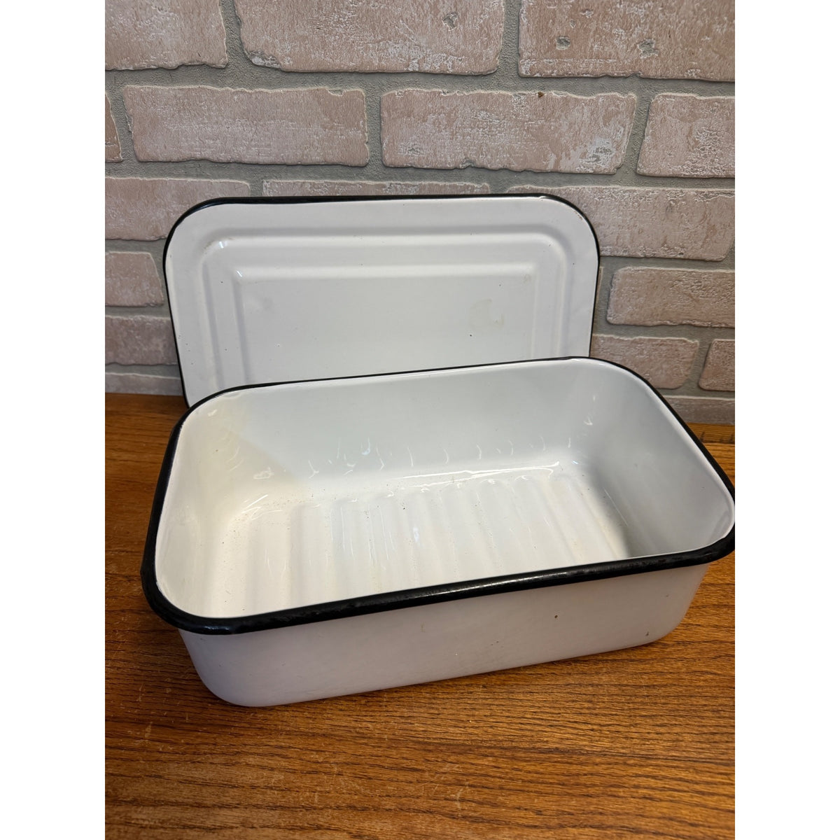 White Enamelware Pan with Lid Refrigerator Storage Crisper Box Rectangle Enamel