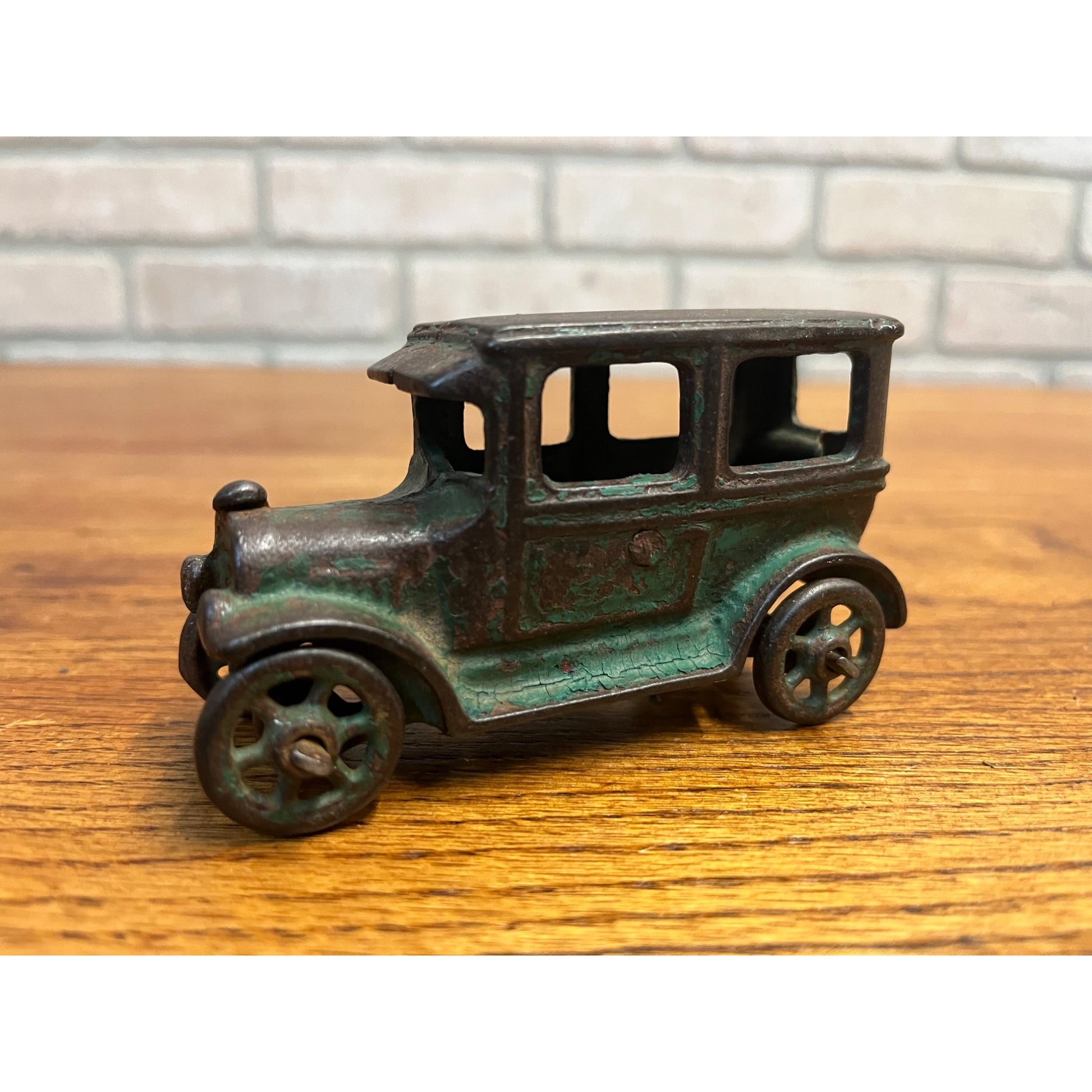 Arcade Cast Iron 1920s Ford Model T Tudor Green Sedan Toy Car