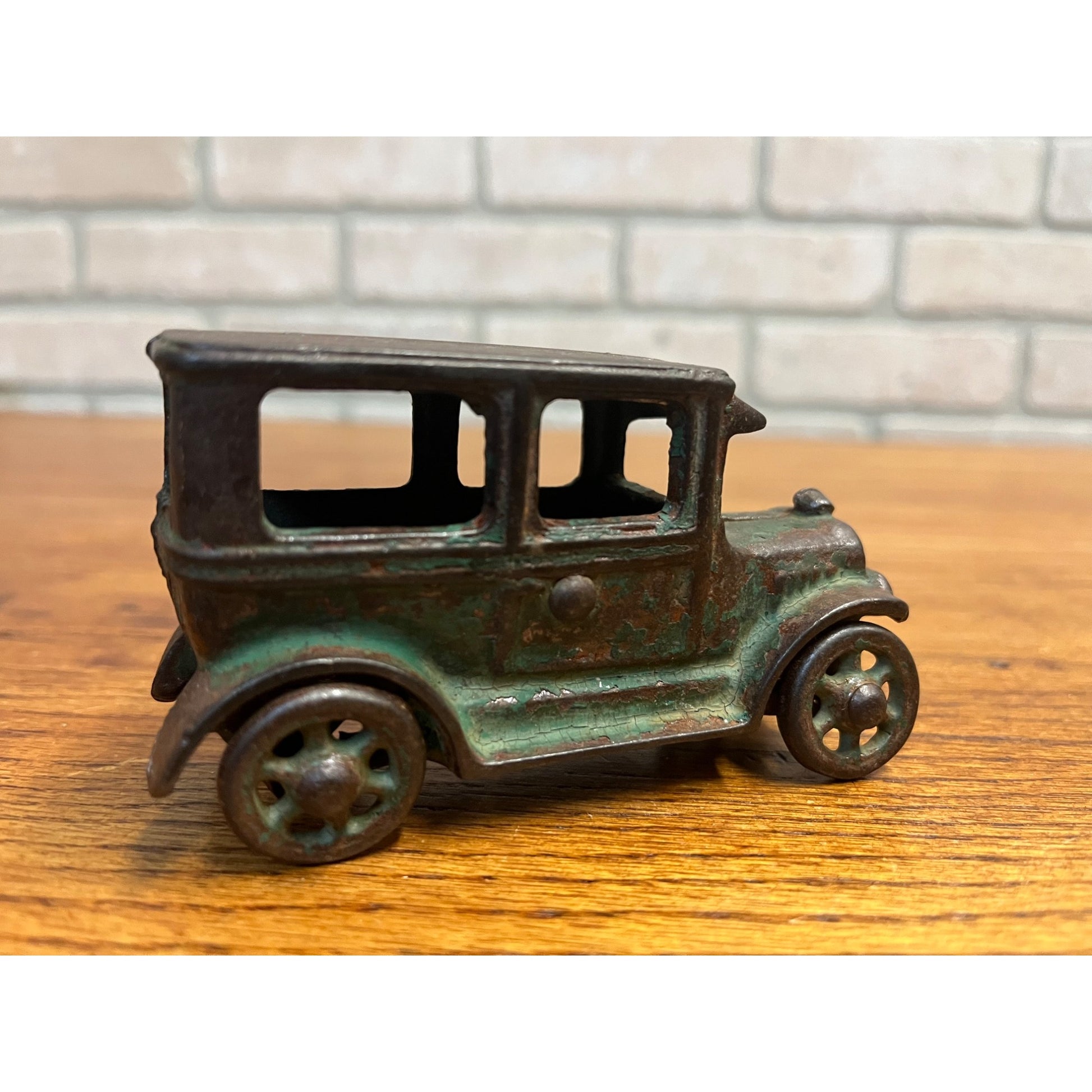 Arcade Cast Iron 1920s Ford Model T Tudor Green Sedan Toy Car