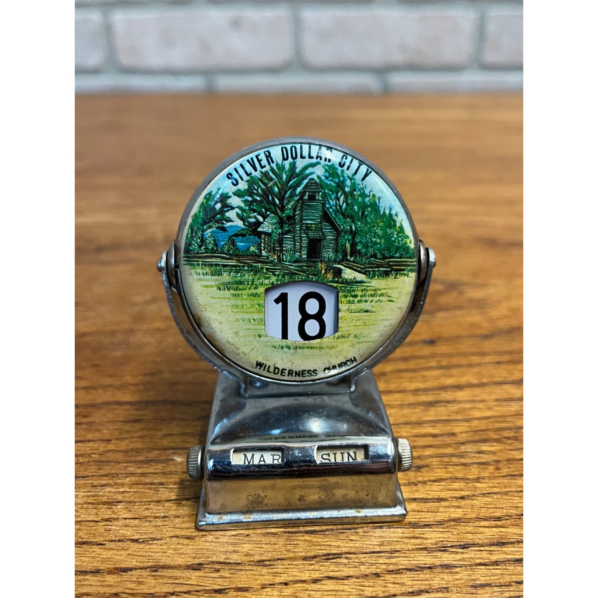 Vintage Perpetual Flip Mechanical Desktop Calendar Metal Silver Dollar City