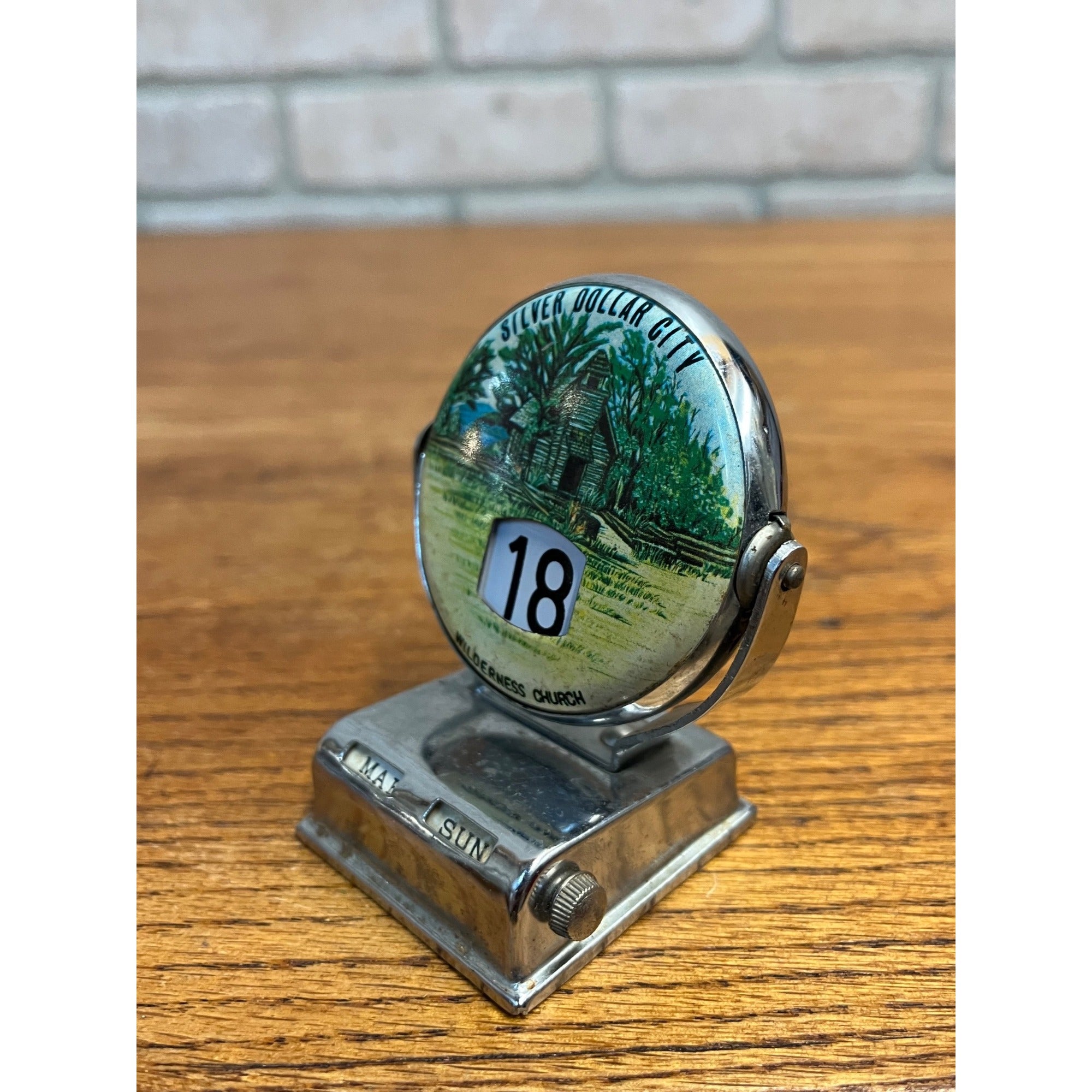 Vintage Perpetual Flip Mechanical Desktop Calendar Metal Silver Dollar City