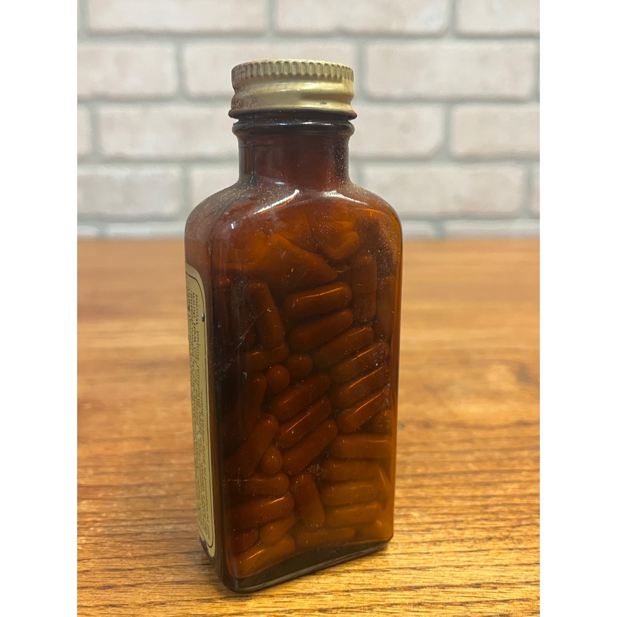 Vintage Eli Lilly Nicotine & Lloyd's Reagent Capsule 4-3/4" Bottle with Contents