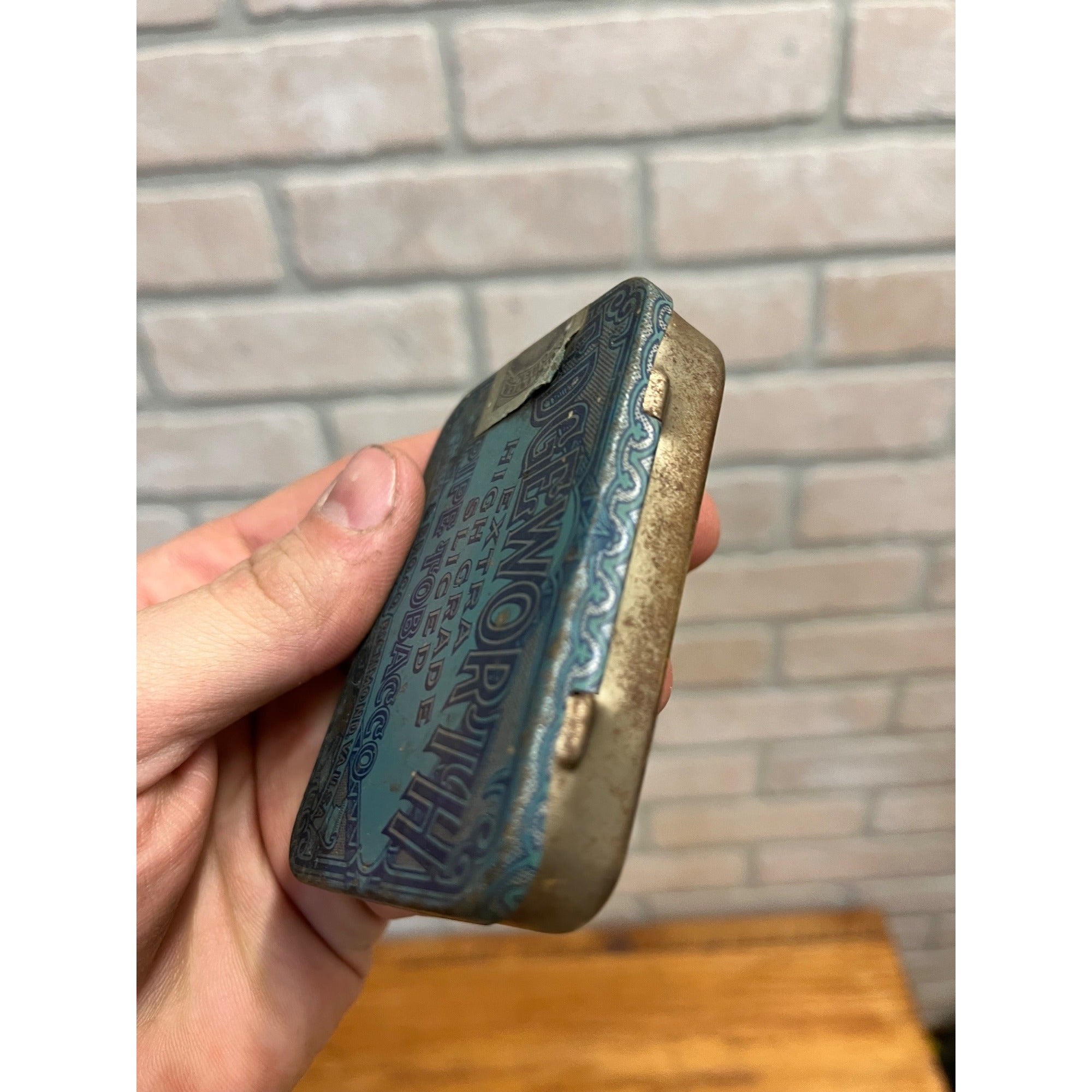 Edgeworth Extra High Grade Sliced Pipe Tobacco Tin: Pocket Size Tobacco Tin