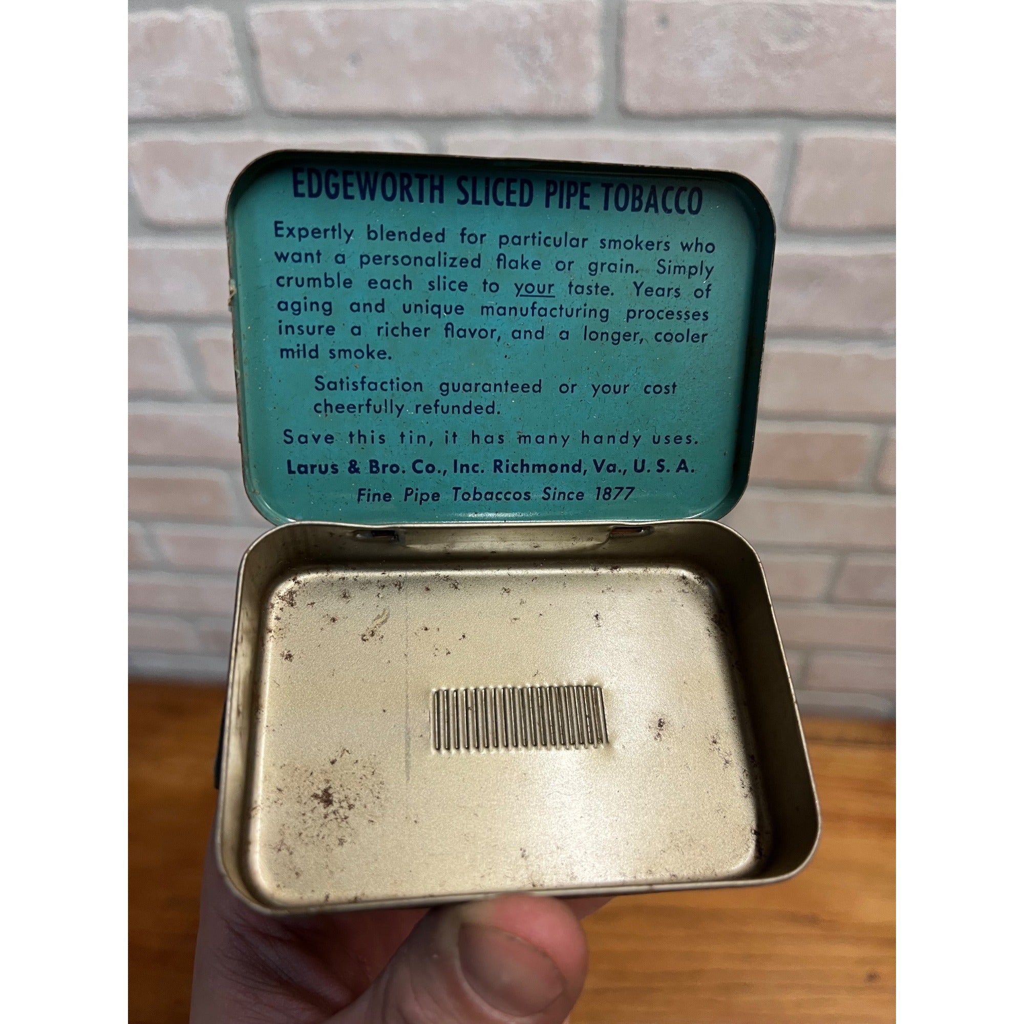 Edgeworth Extra High Grade Sliced Pipe Tobacco Tin: Pocket Size Tobacco Tin