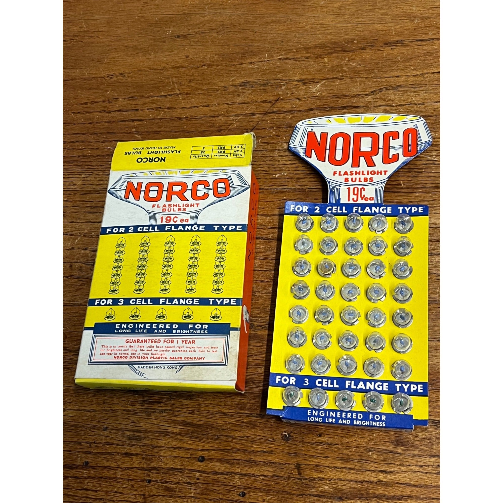 Vintage NORCO Flashlight 32 Bulbs PR2/PR3 in Retail Disply Box NEW