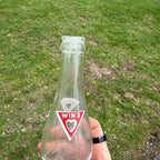 1950s 12 oz Win's Beverages Glass Soda bottle Milwaukee Wisconsin