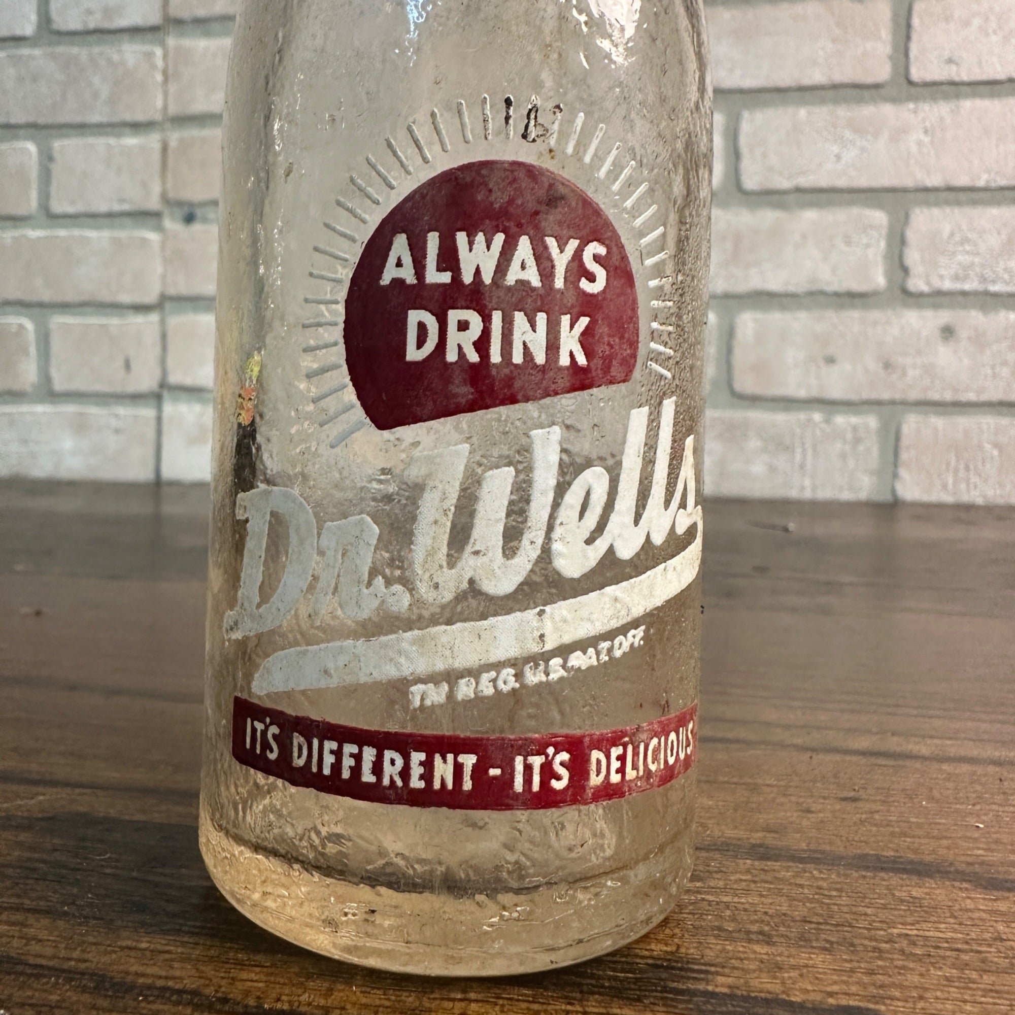 SCARCE Dr Wells Milwaukee Wisconsin ACL 7oz Soda Bottle