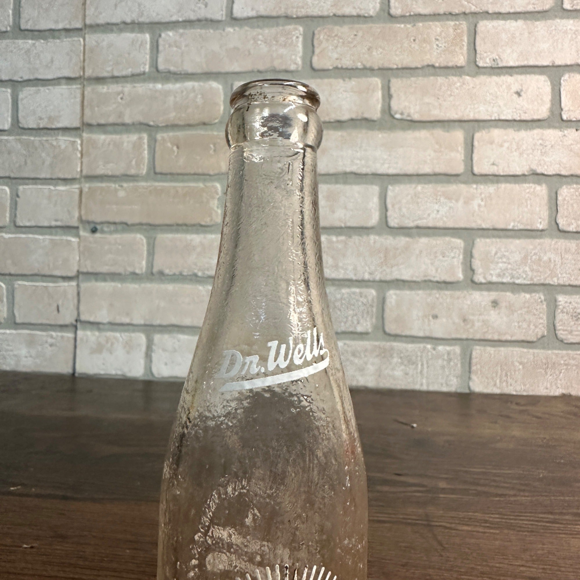 SCARCE Dr Wells Milwaukee Wisconsin ACL 7oz Soda Bottle