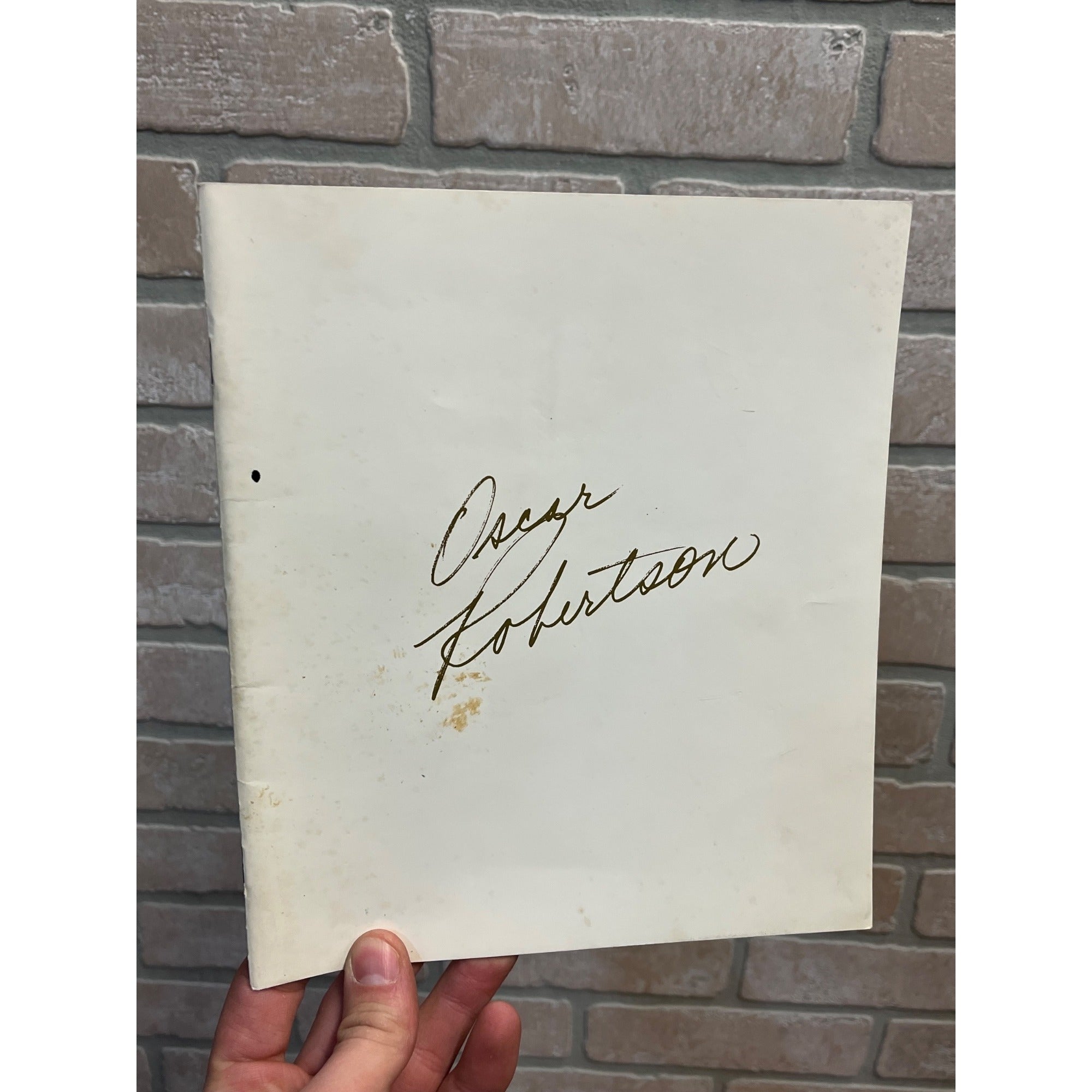 OSCAR ROBERTSON 1974 MILWAUKEE BUCKS COMMEMORATIVE BOOKLET GAME