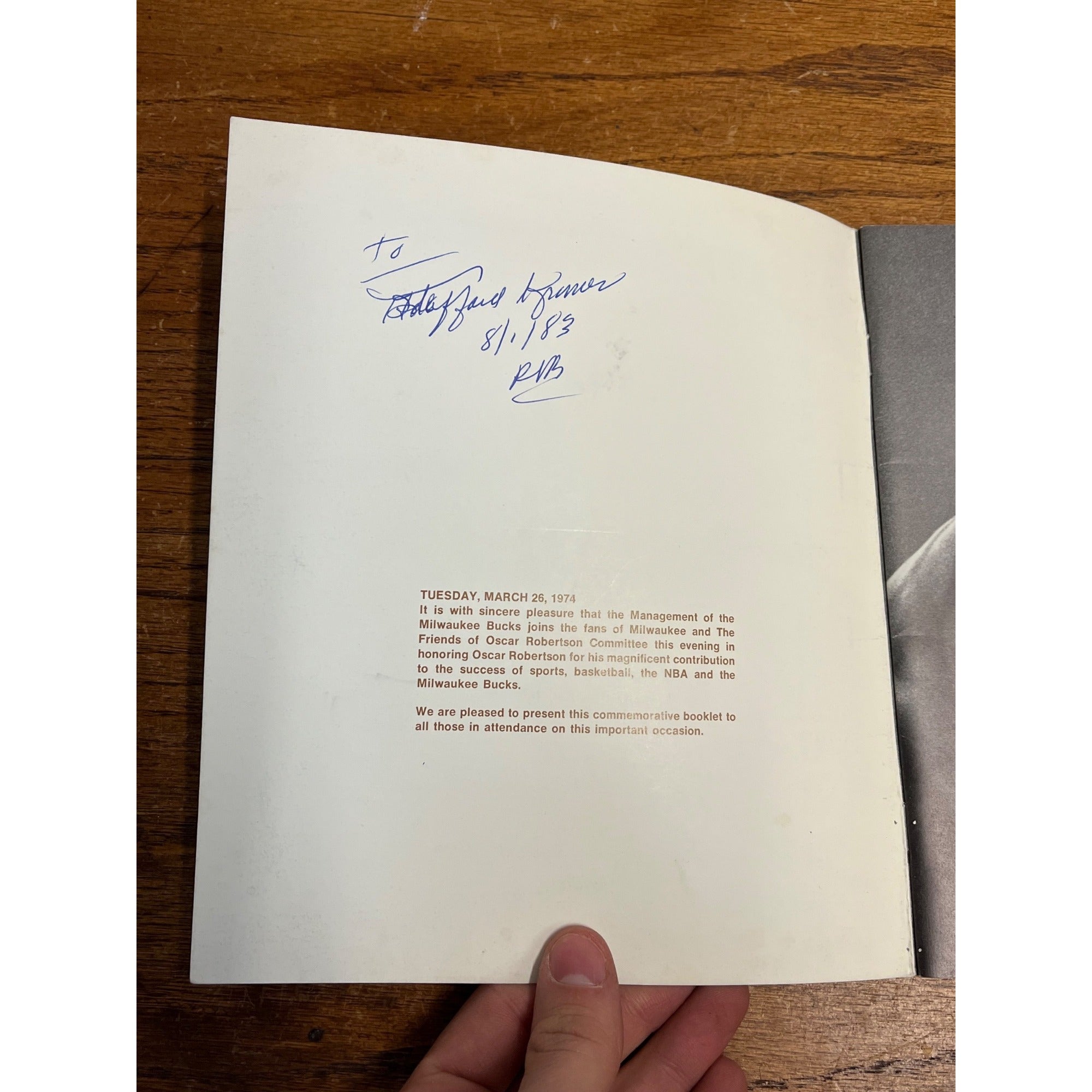 OSCAR ROBERTSON 1974 MILWAUKEE BUCKS COMMEMORATIVE BOOKLET GAME