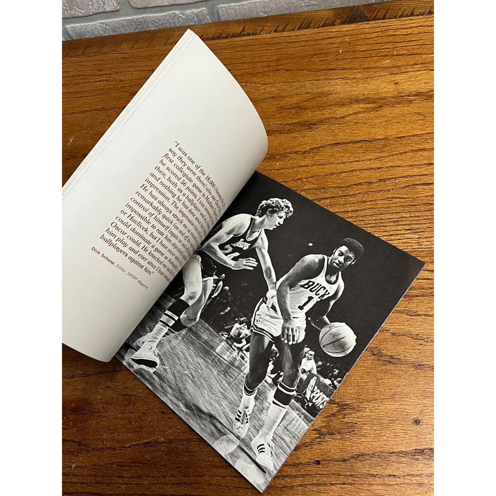 OSCAR ROBERTSON 1974 MILWAUKEE BUCKS COMMEMORATIVE BOOKLET GAME