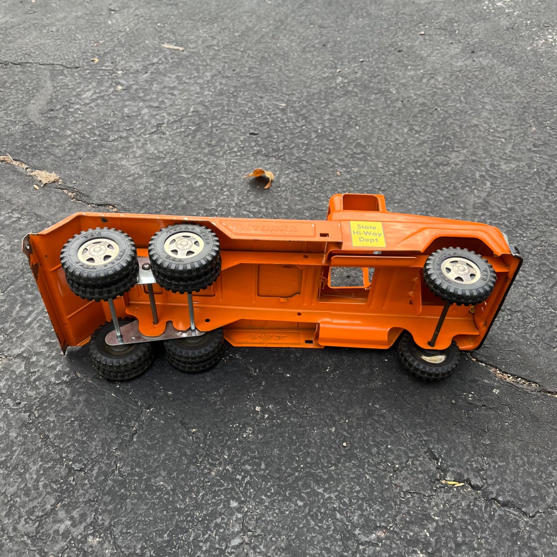 Vintage Tonka State Hi-Way Dept. Mobil Clam Truck Pressed Steel Toy - As-Is