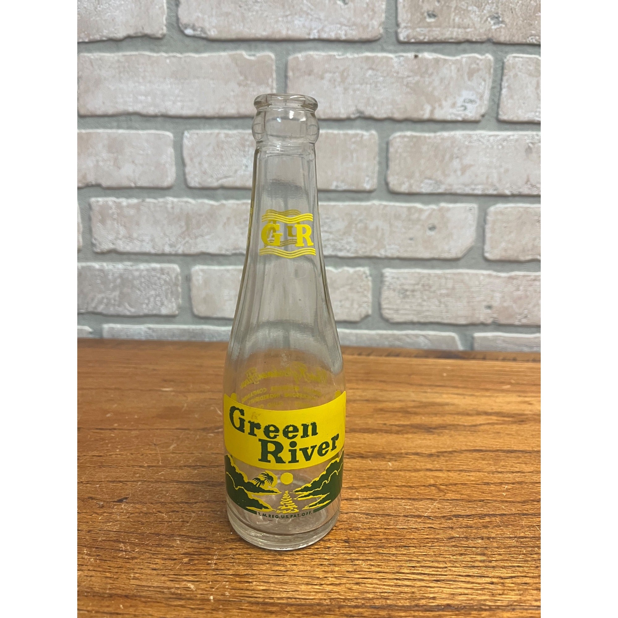 Vintage Green River ACL 7 Ounce Glass Soda Bottle 1947 Chicago Illinois