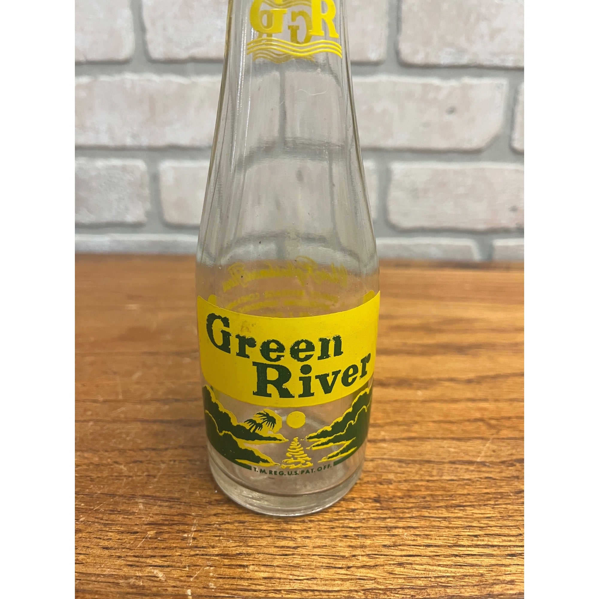 Vintage Green River ACL 7 Ounce Glass Soda Bottle 1947 Chicago Illinois