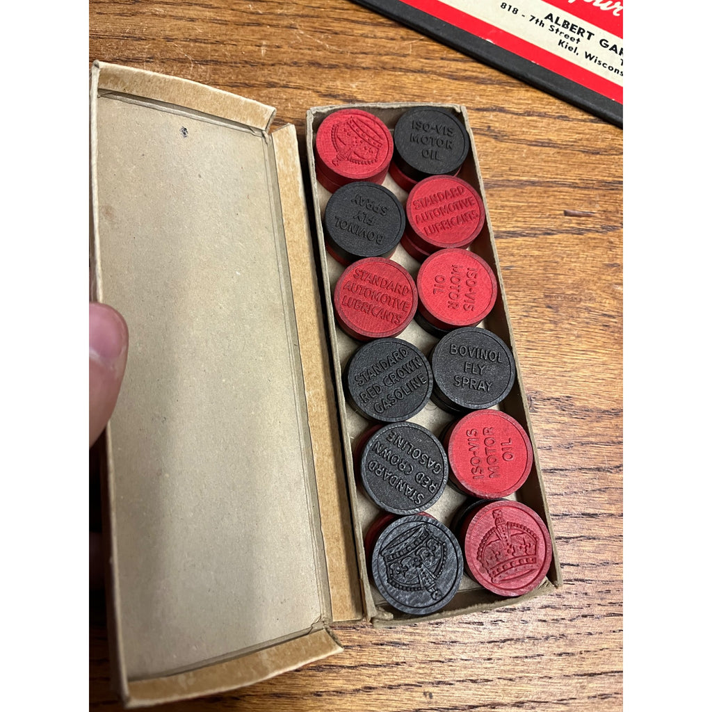 Vintage 1938 Standard Oil Kiel Wisconsin Advertising Checker Board & Checkers