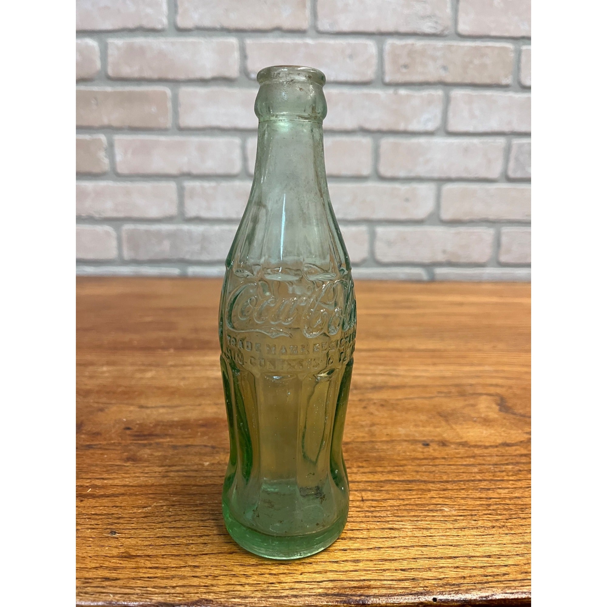 Vintage Coca Cola Hobbleskirt -- Wisconsin Dells - Coke 6oz Embossed Soda Bottle