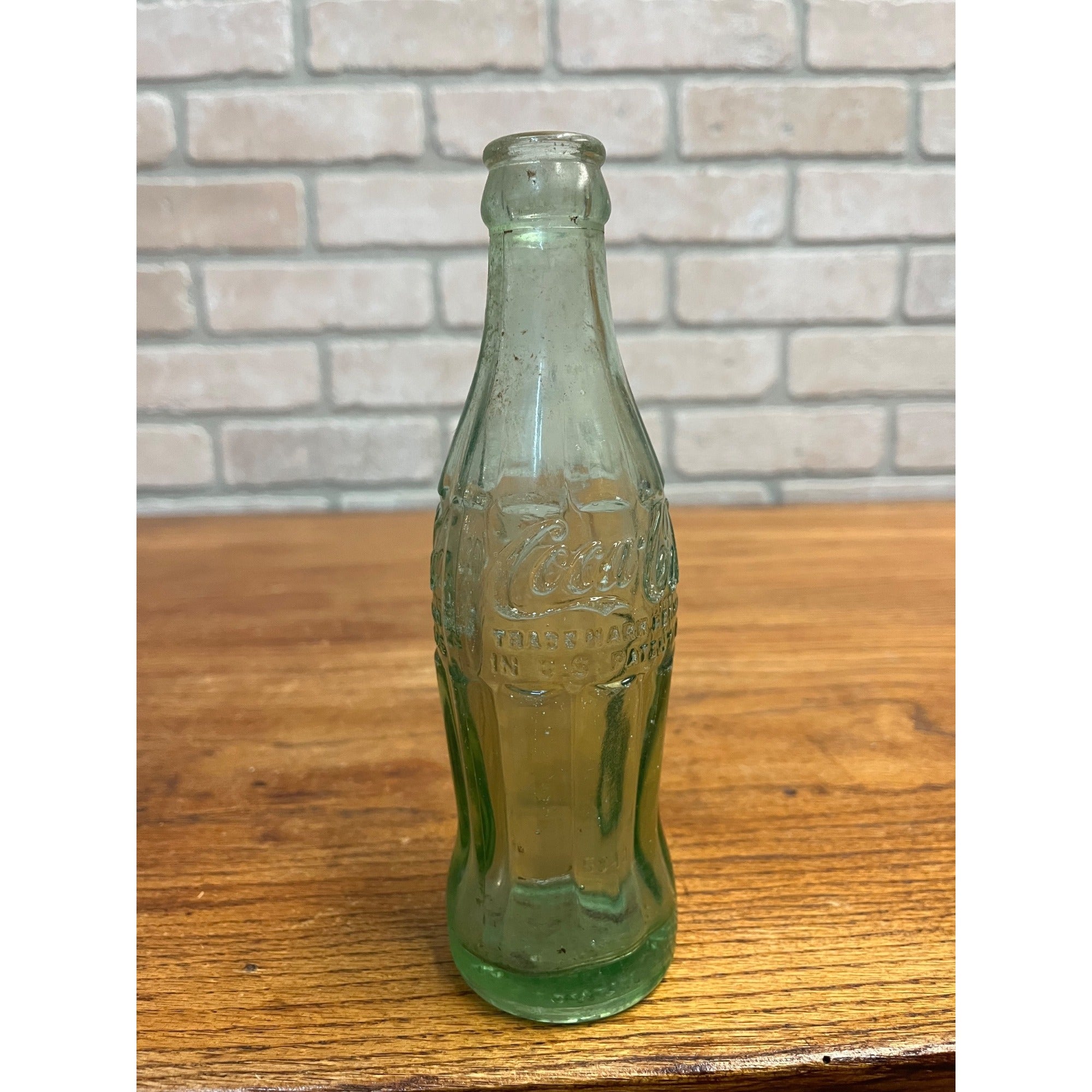 Vintage Coca Cola Hobbleskirt -- Wisconsin Dells - Coke 6oz Embossed Soda Bottle