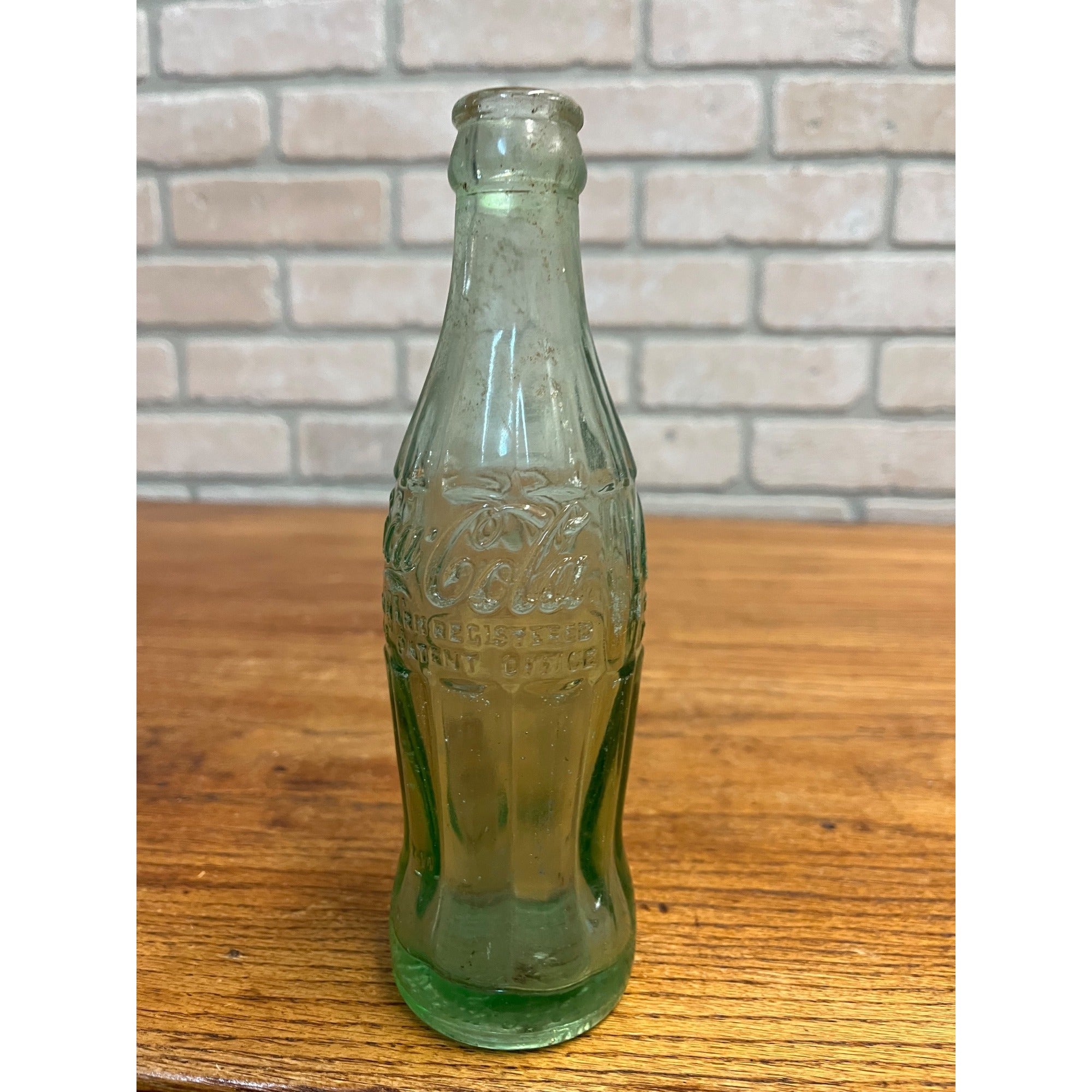 Vintage Coca Cola Hobbleskirt -- Wisconsin Dells - Coke 6oz Embossed Soda Bottle