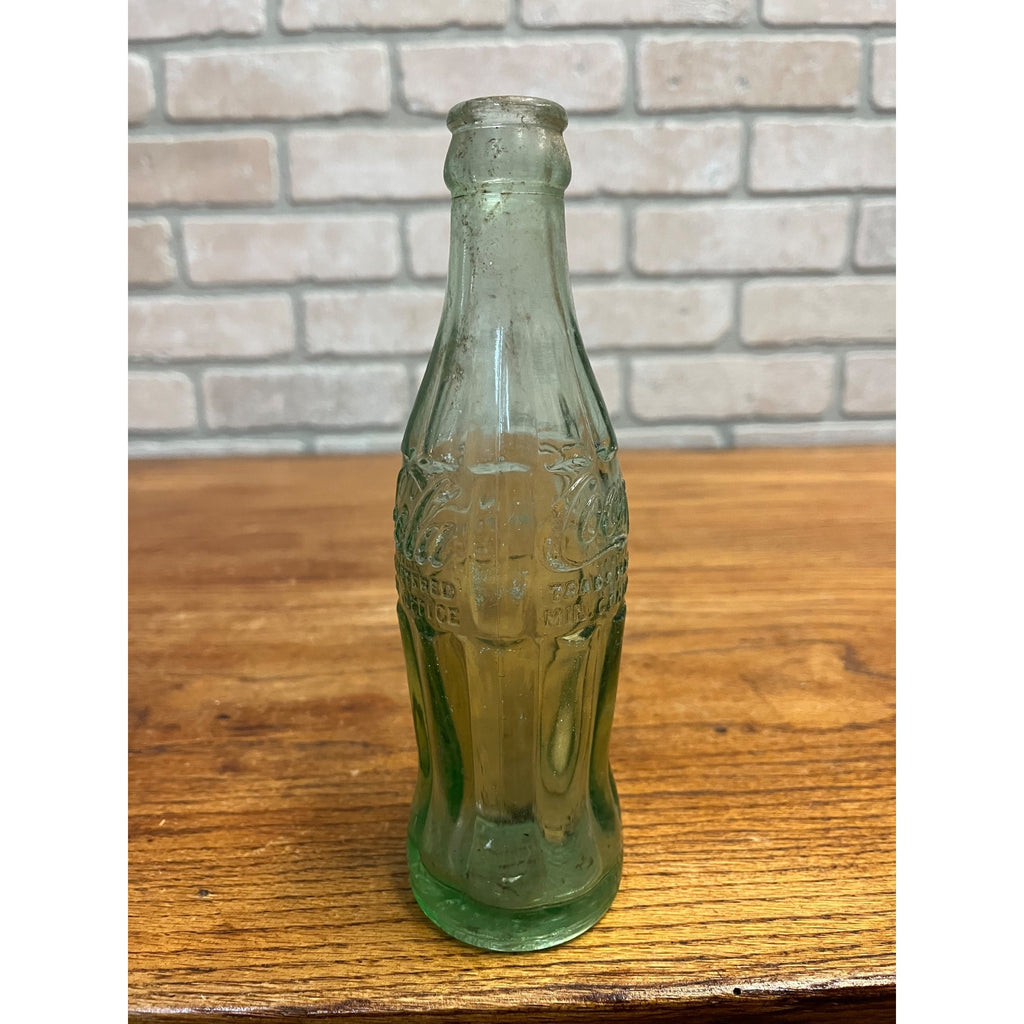 Vintage Coca Cola Hobbleskirt -- Wisconsin Dells - Coke 6oz Embossed Soda Bottle