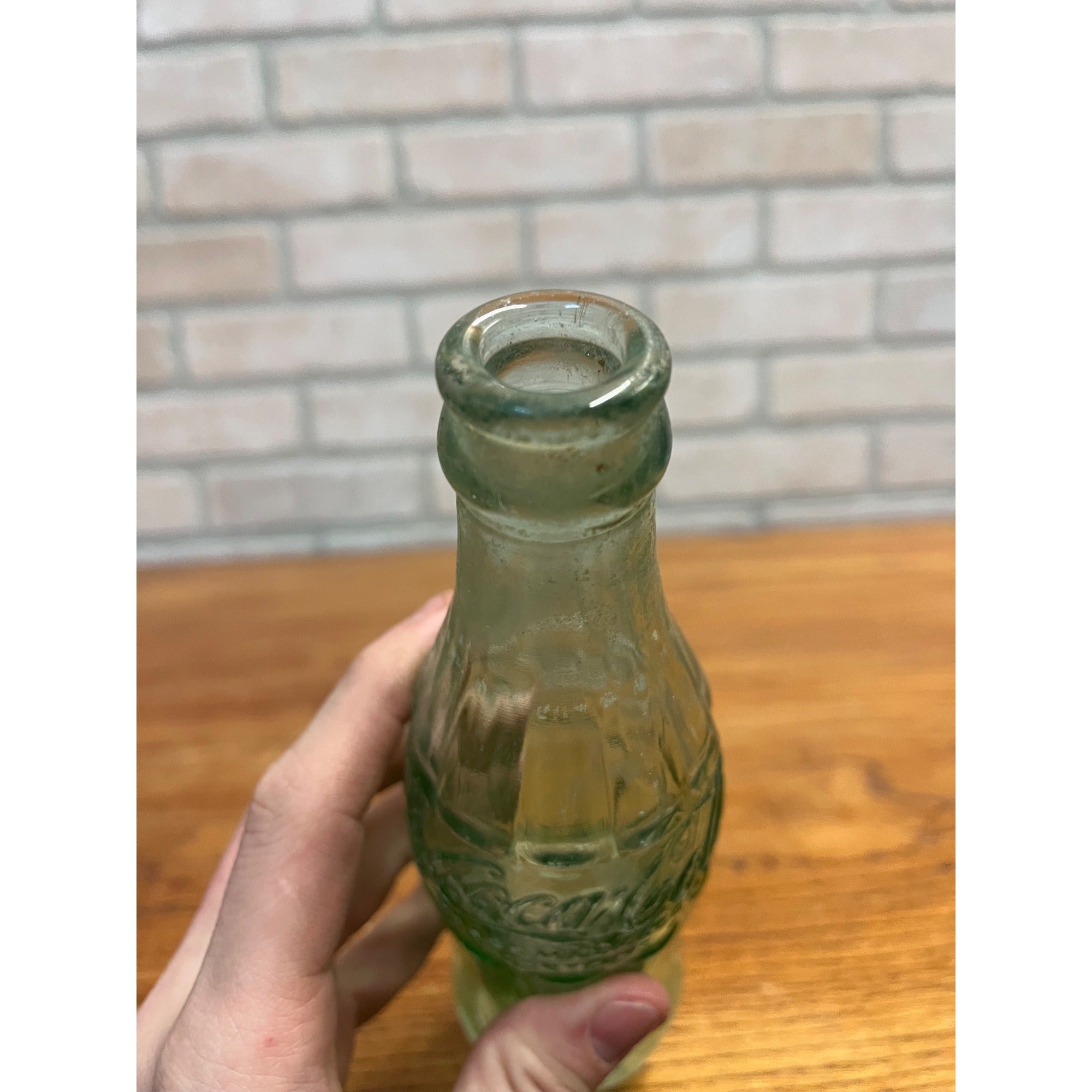 Vintage Coca Cola Hobbleskirt -- Wisconsin Dells - Coke 6oz Embossed Soda Bottle