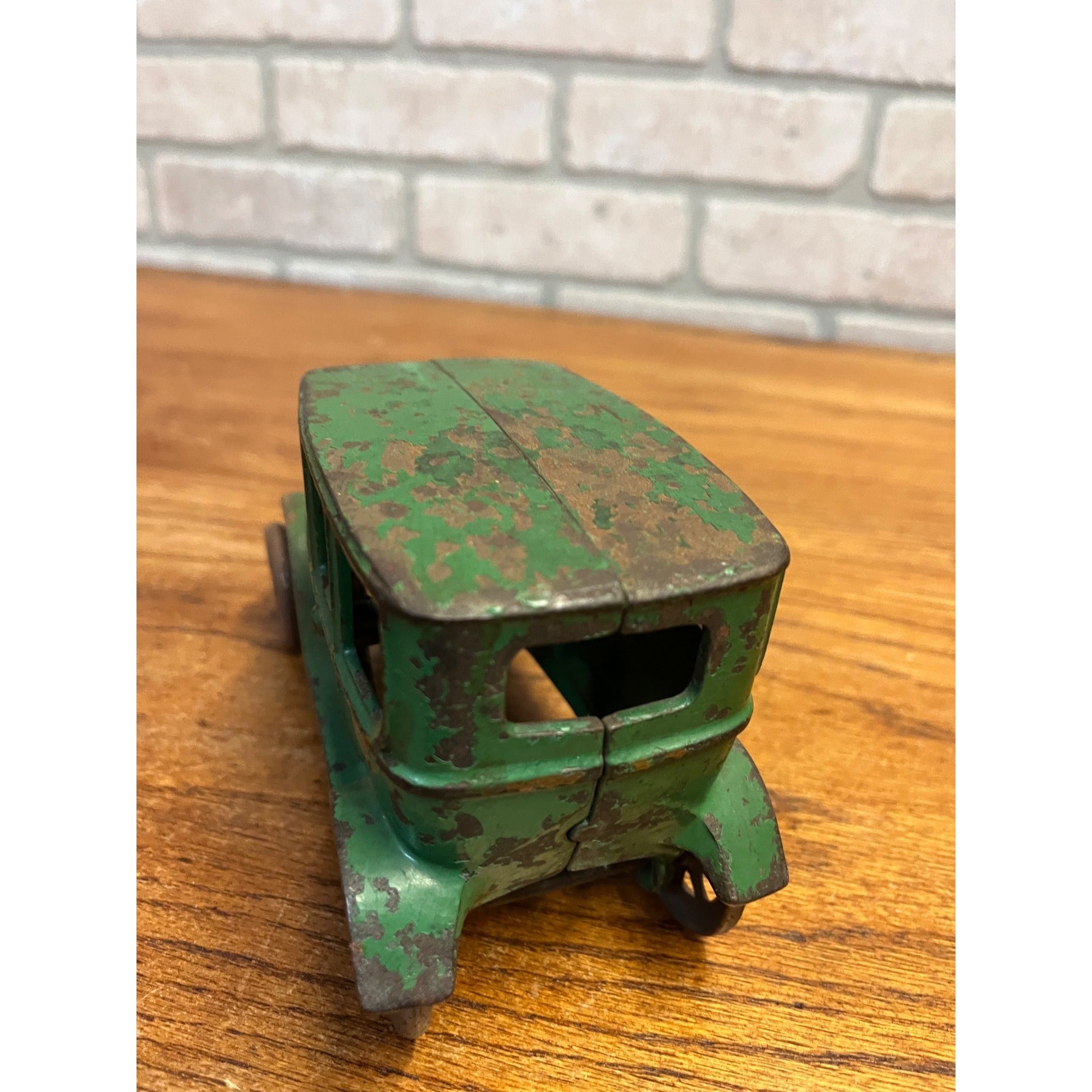 Antique Arcade Cast Iron Ford Model T Automobile 4-Door Original Green Paint Toy