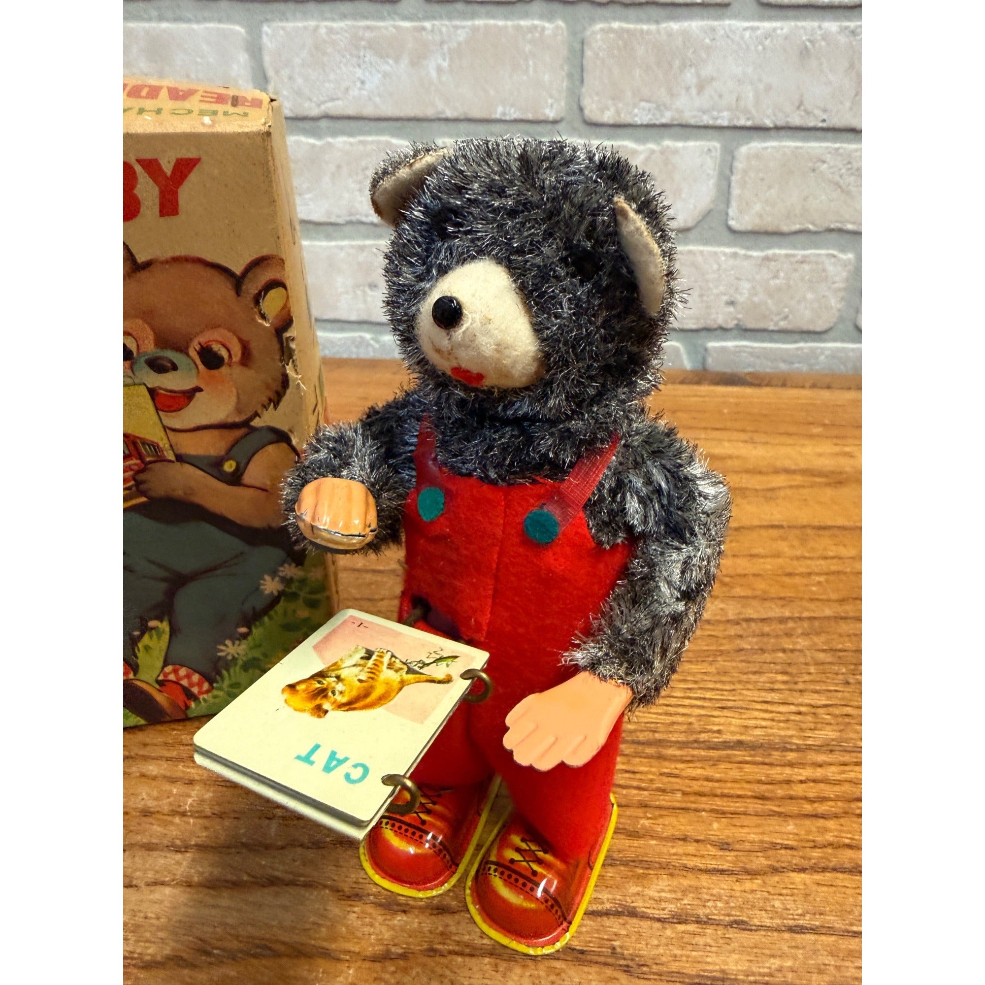 VINTAGE 1960s CUBBY THE READING BEAR MECHANICAL WIND-UP TIN LITHO TOY JAPAN