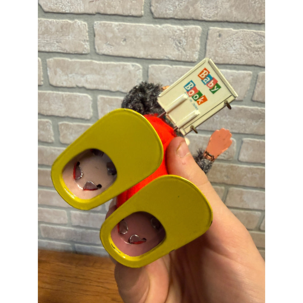 VINTAGE 1960s CUBBY THE READING BEAR MECHANICAL WIND-UP TIN LITHO TOY JAPAN