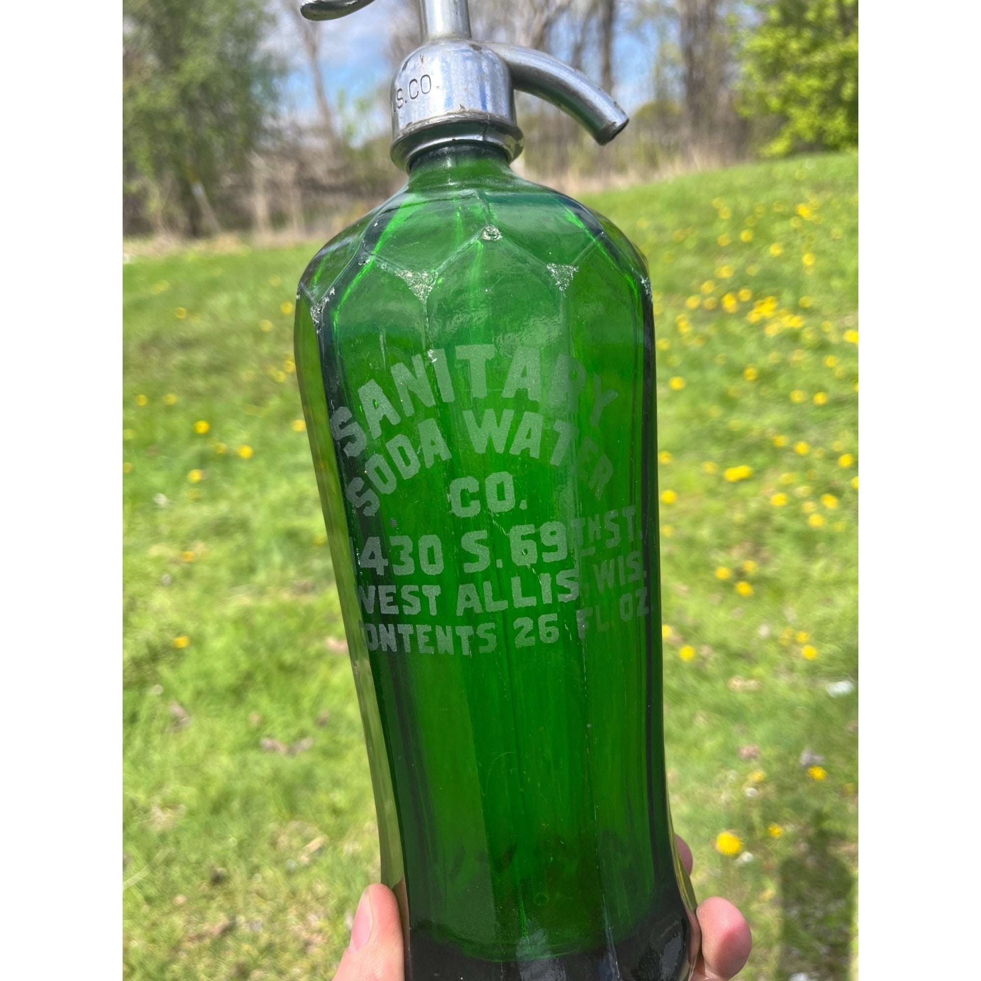 Vintage 1930s Sanitary Soda Water Co. West Allis Wis Wi Green Seltzer Bottle Paneled