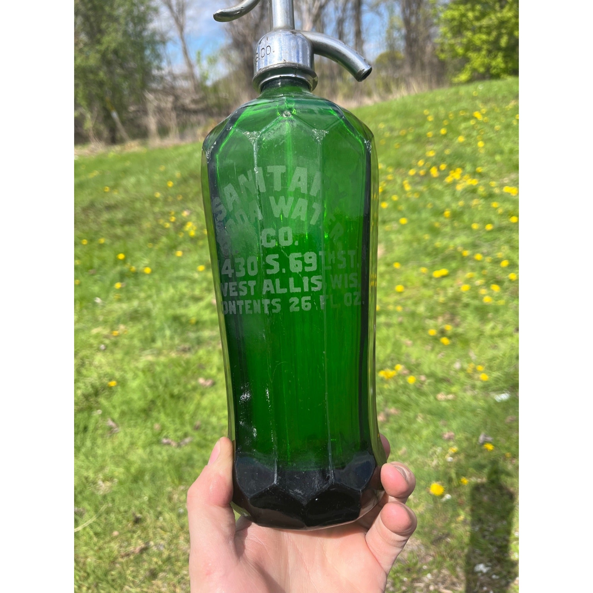 Vintage 1930s Sanitary Soda Water Co. West Allis Wis Wi Green Seltzer Bottle Paneled