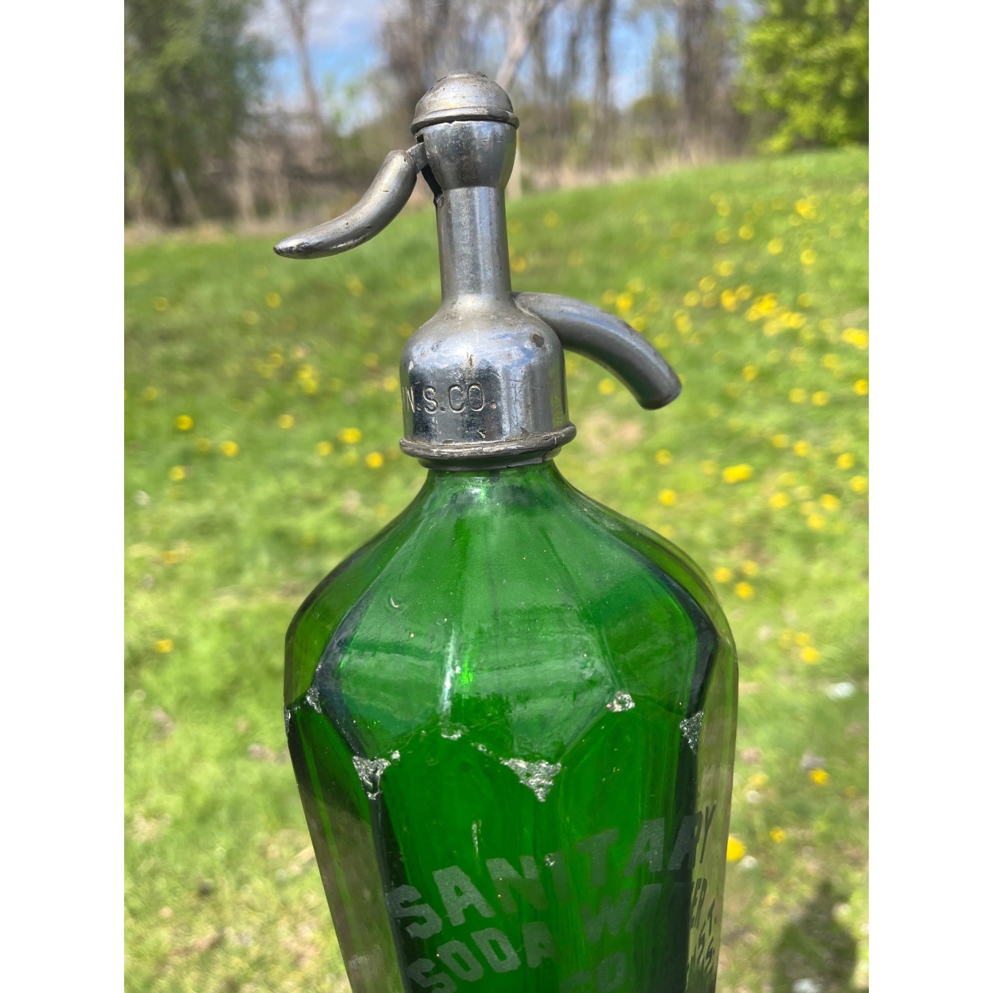 Vintage 1930s Sanitary Soda Water Co. West Allis Wis Wi Green Seltzer Bottle Paneled