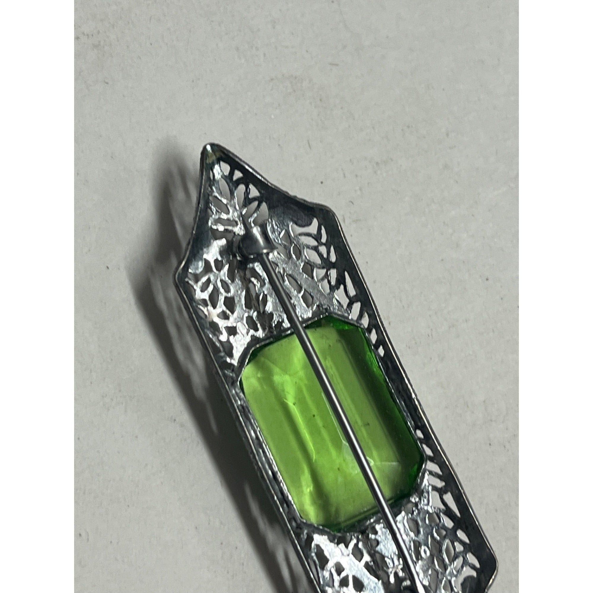 Vintage Art Deco Silver Tone Filigree Brooch Green Glass Emerald Cut Pin