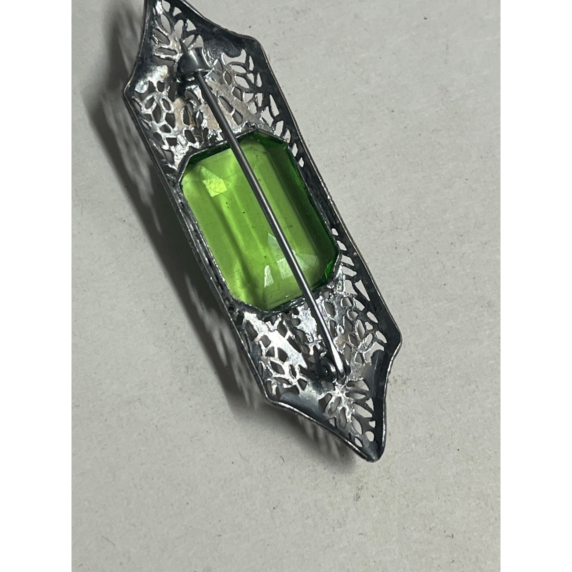 Vintage Art Deco Silver Tone Filigree Brooch Green Glass Emerald Cut Pin