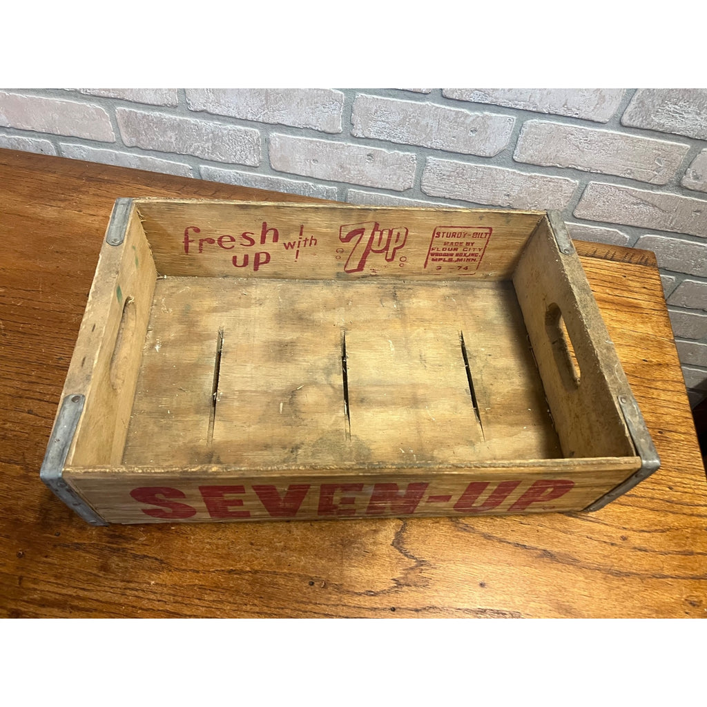 Vintage Seven Up 7UP Oshkosh, Wis Bottle Crate
