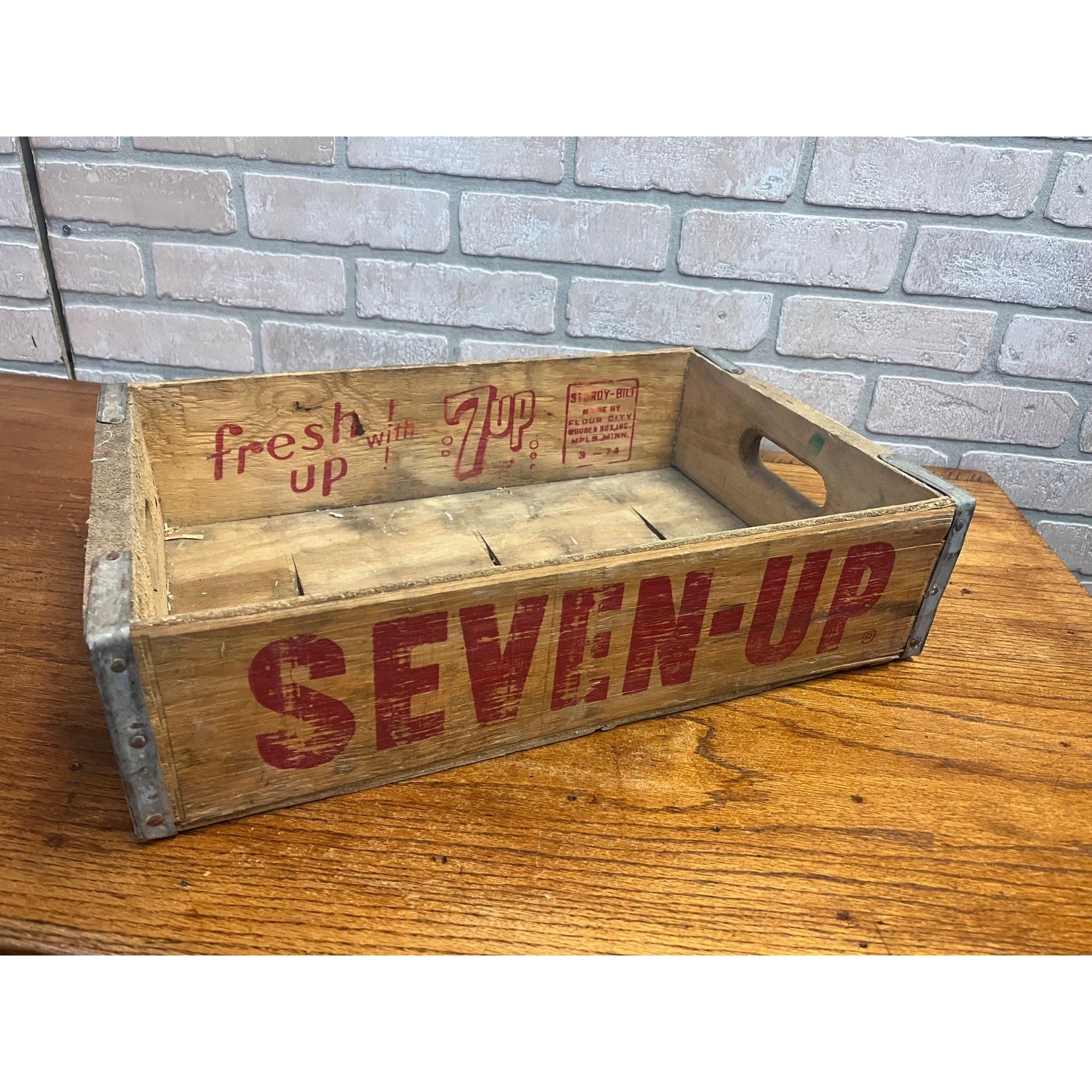 Vintage Seven Up 7UP Oshkosh, Wis Bottle Crate