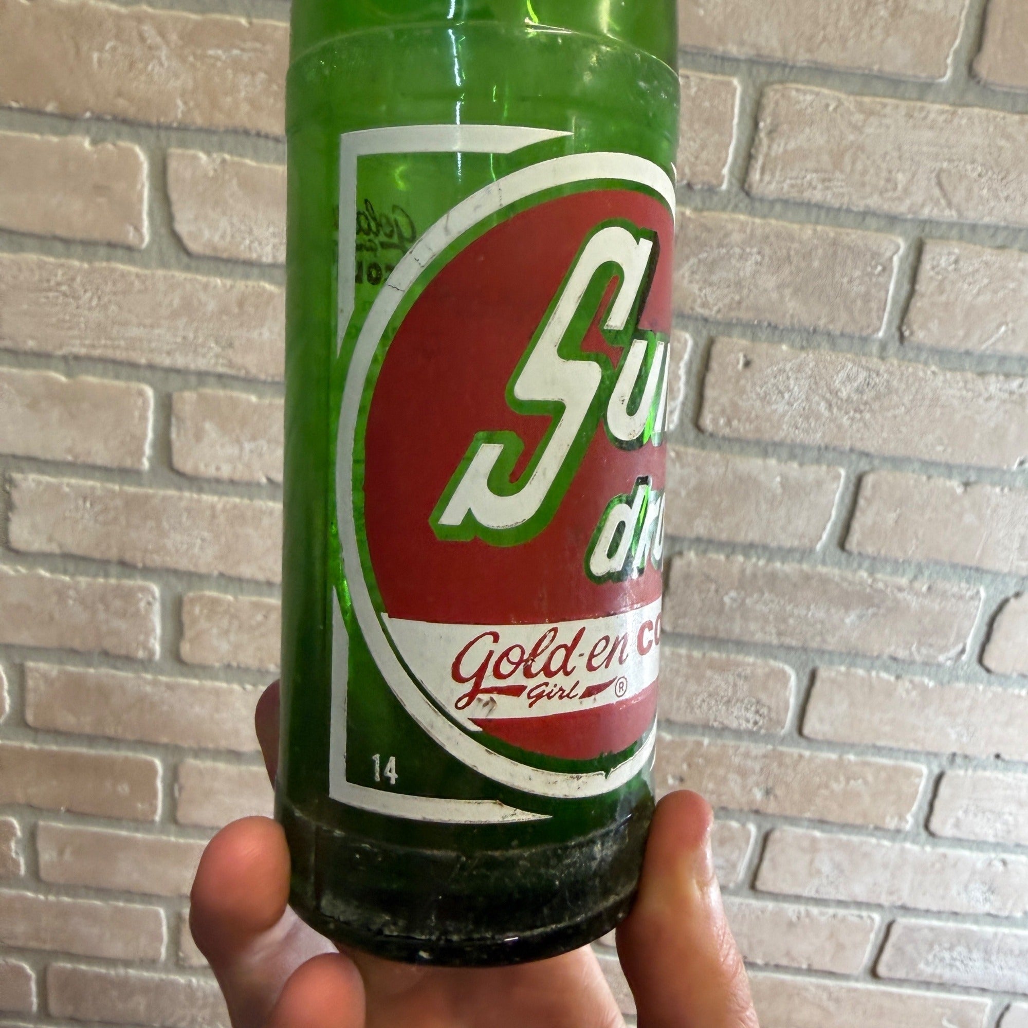 Vintage Sun Drop Golden Girl Cola 14oz Soda Bottle Scarce Green St Louis
