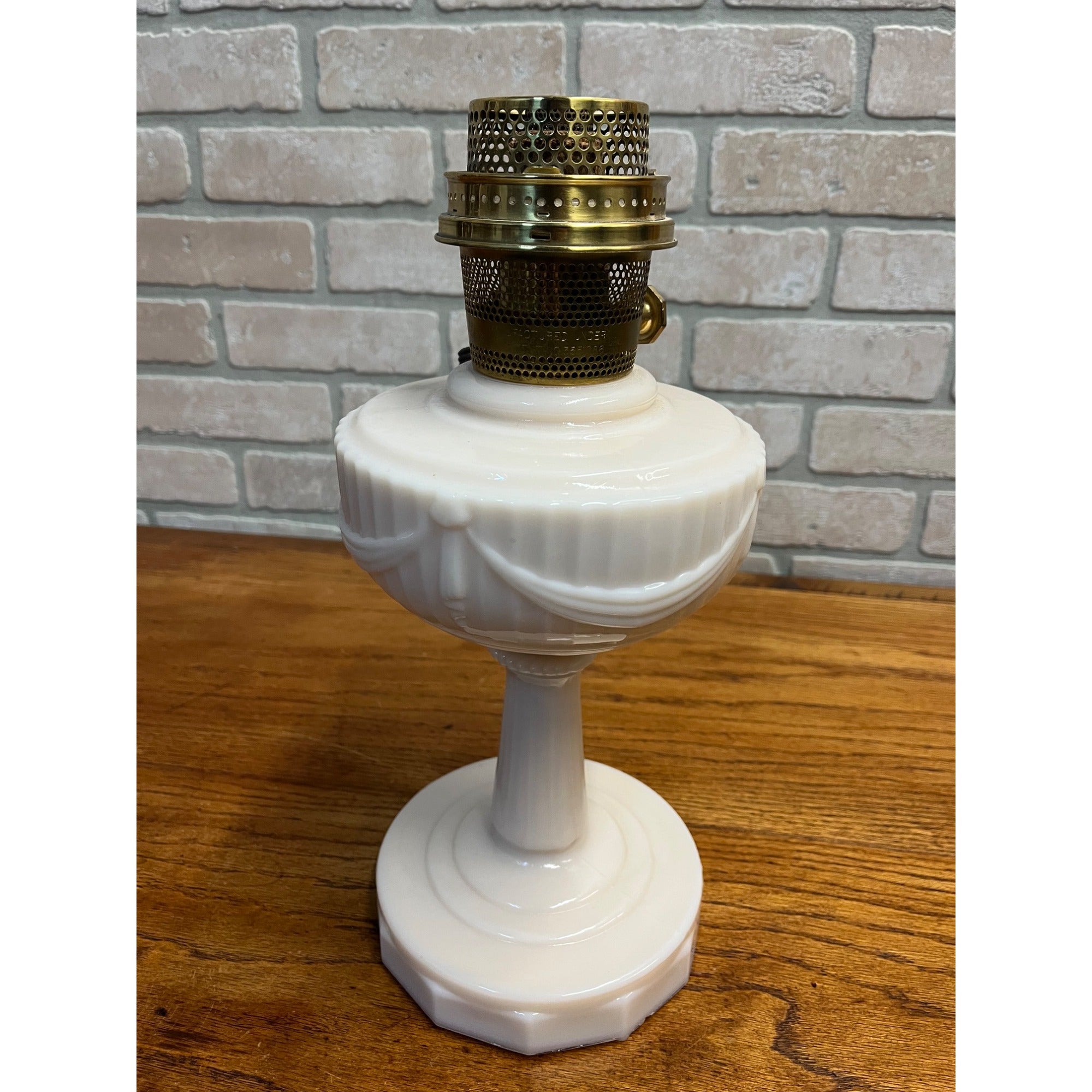 Aladdin Alacite Tall Lincoln Drape Oil Lamp w/ Model 23 Burner Pink White