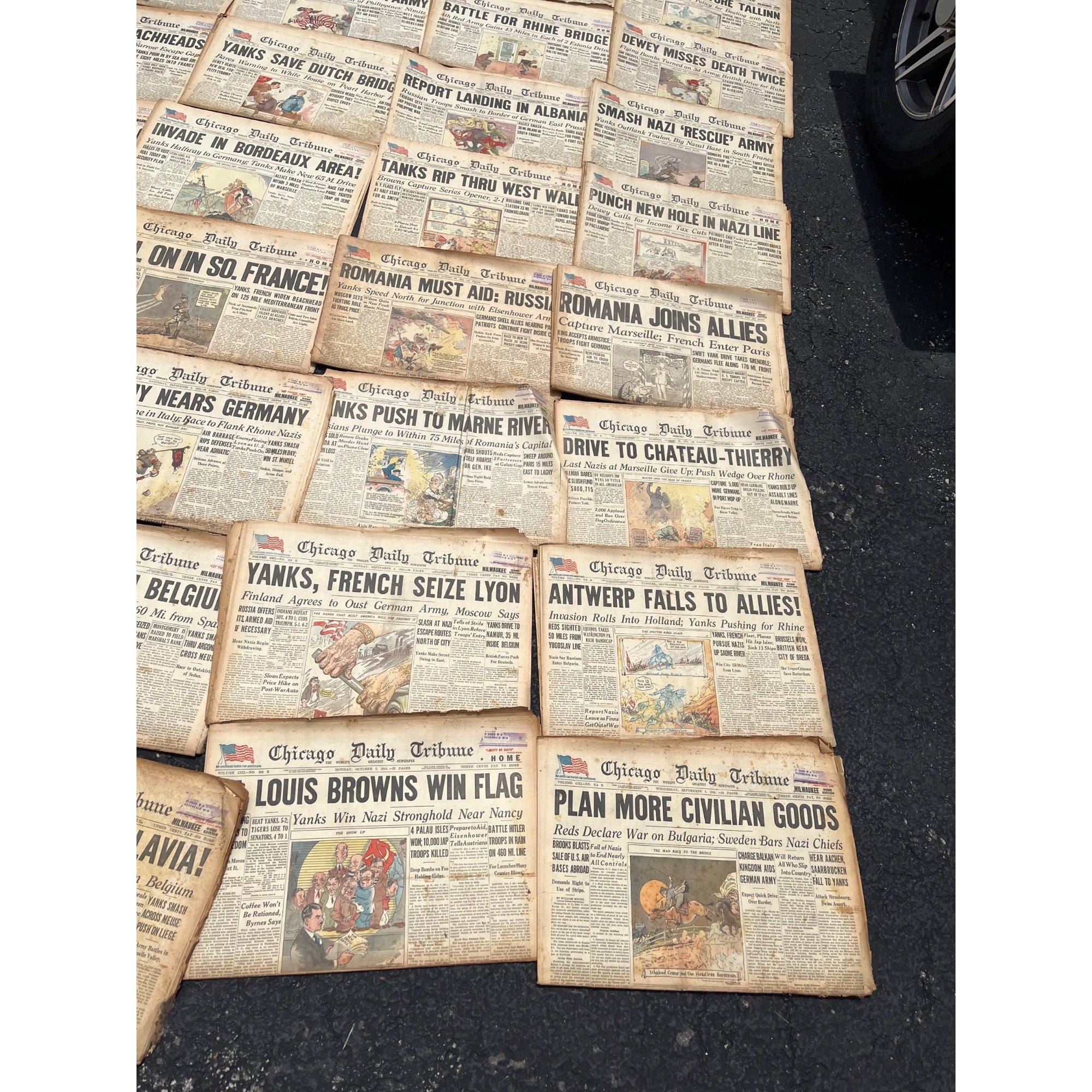 Chicago Daily Tribune Newspaper Lot WWII 1944-45 Cartoon Headliners US Army Homefront