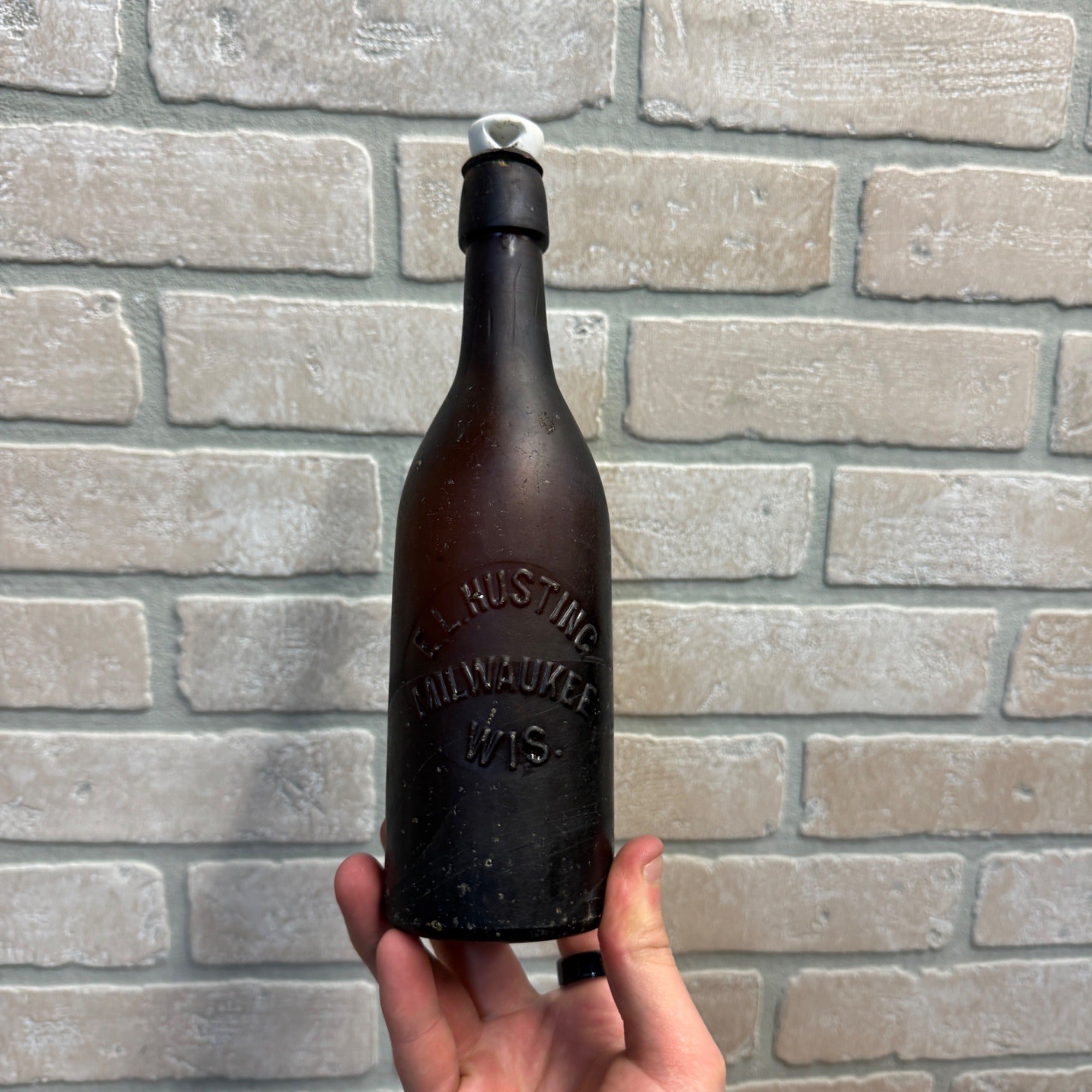 Antique Amber E.L. Husting Milwaukee Wisconsin Beer Bottle W/ Stopper