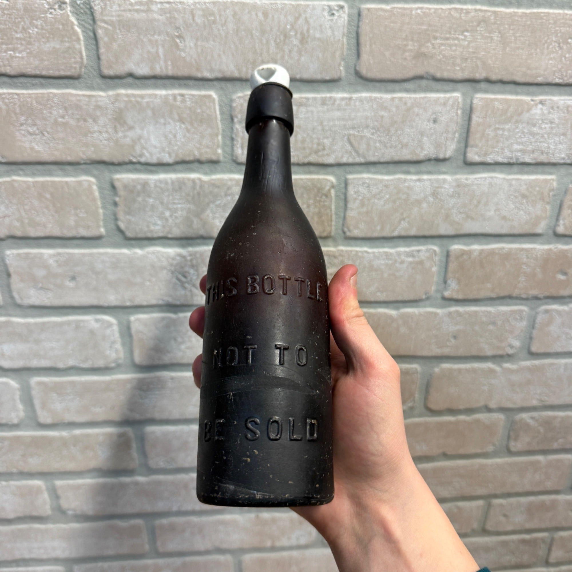 Antique Amber E.L. Husting Milwaukee Wisconsin Beer Bottle W/ Stopper