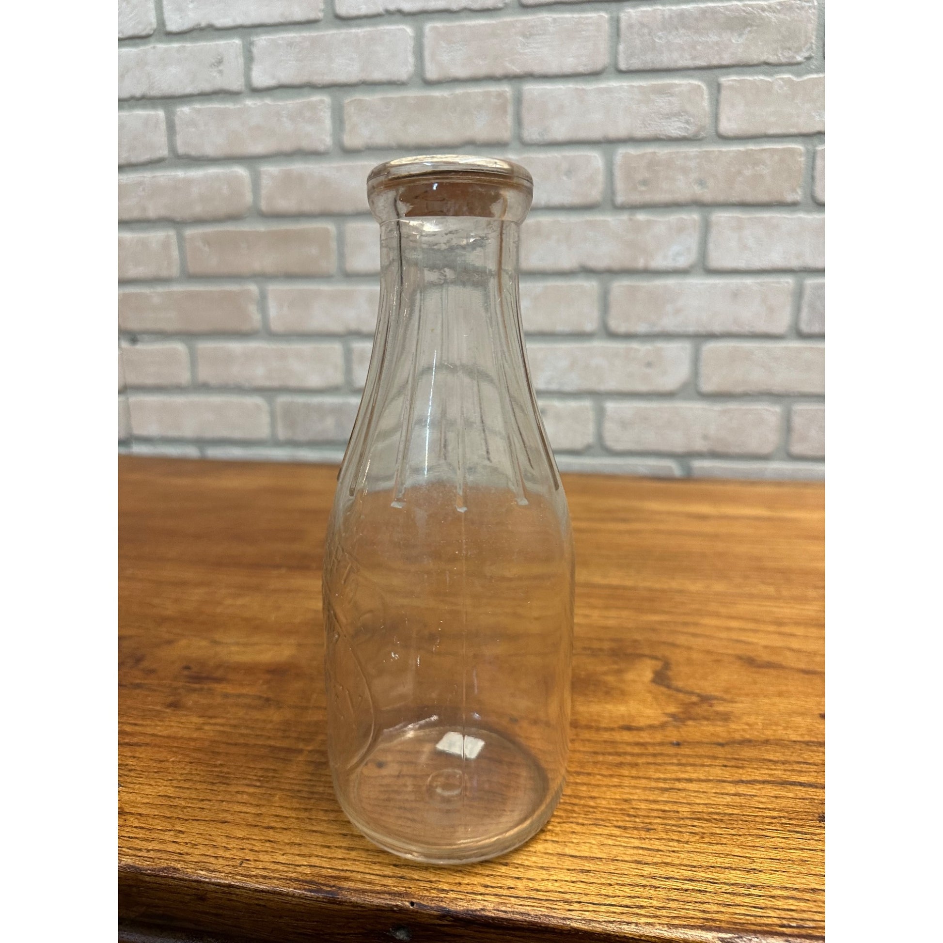 Vintage Corium Guernsey Dairy Farm Milk Bottle Fond du Lac Wisconsin Quart Wis