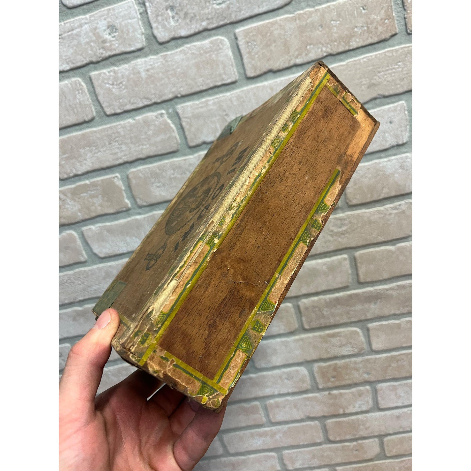 Vintage 1920s Mi Cora Cigar Wooden Box J. Kerns Milwaukee Wisconsin Wis
