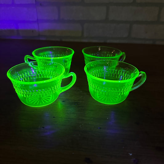 (4) Uranium Glass Anchor Hocking Coffee Punch Tea Cups  Roulette Depression