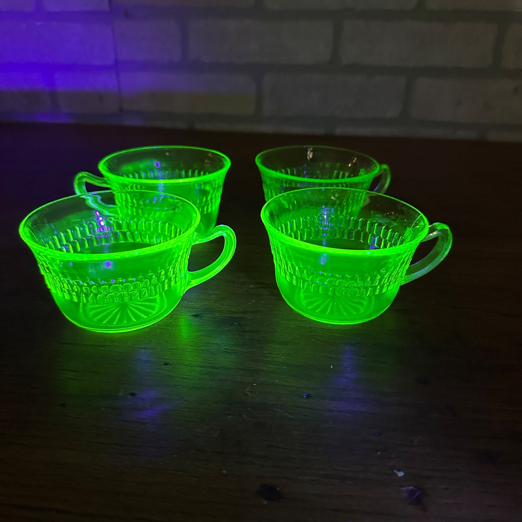 (4) Uranium Glass Anchor Hocking Coffee Punch Tea Cups  Roulette Depression