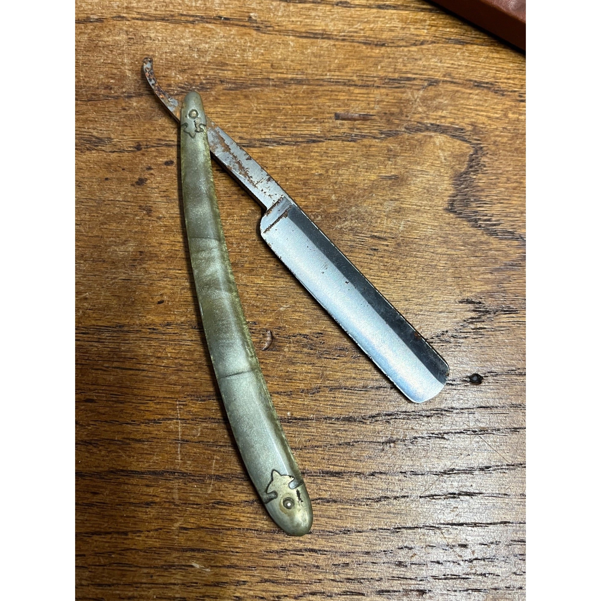 Vintage Straight Blade Shaving Razor w/ Box - Marked "Professional" Grene Handle