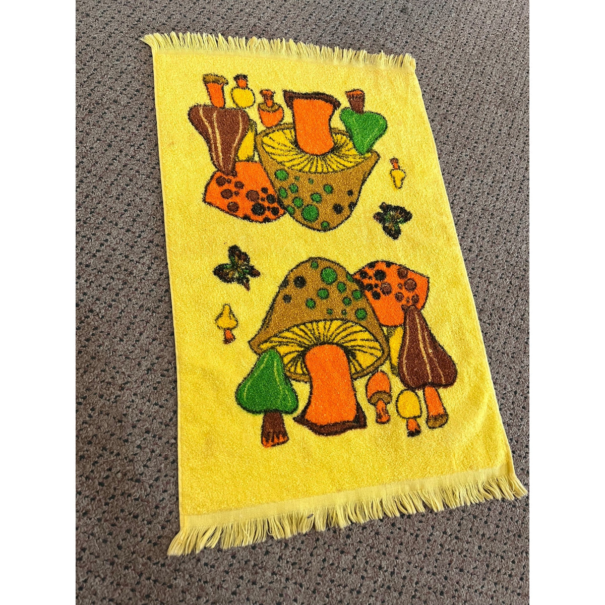 Vintage CANNON Merry Mushroom Kitchen Bath Hand Towel Fringe Groovy Retro Yellow