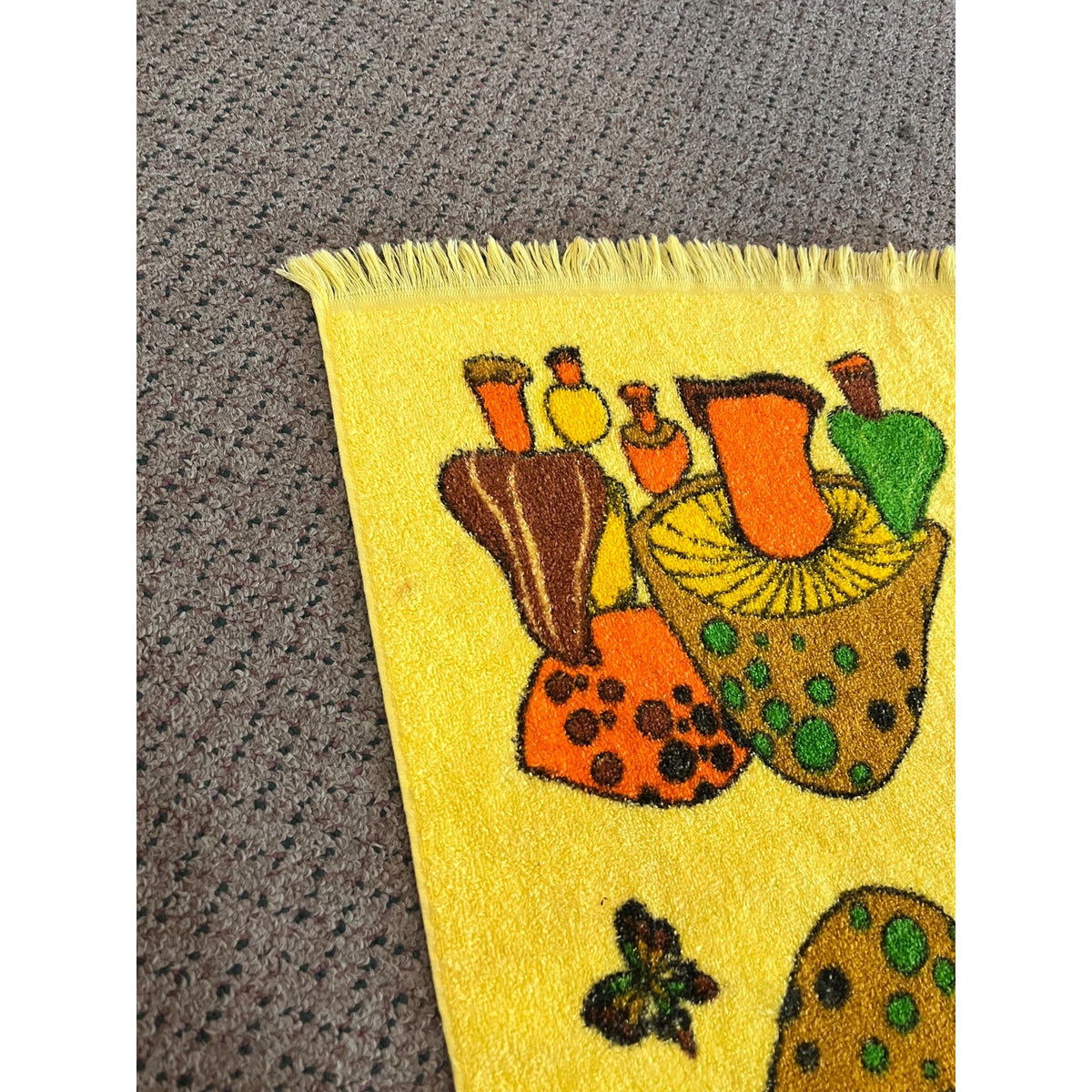 Vintage CANNON Merry Mushroom Kitchen Bath Hand Towel Fringe Groovy Retro Yellow